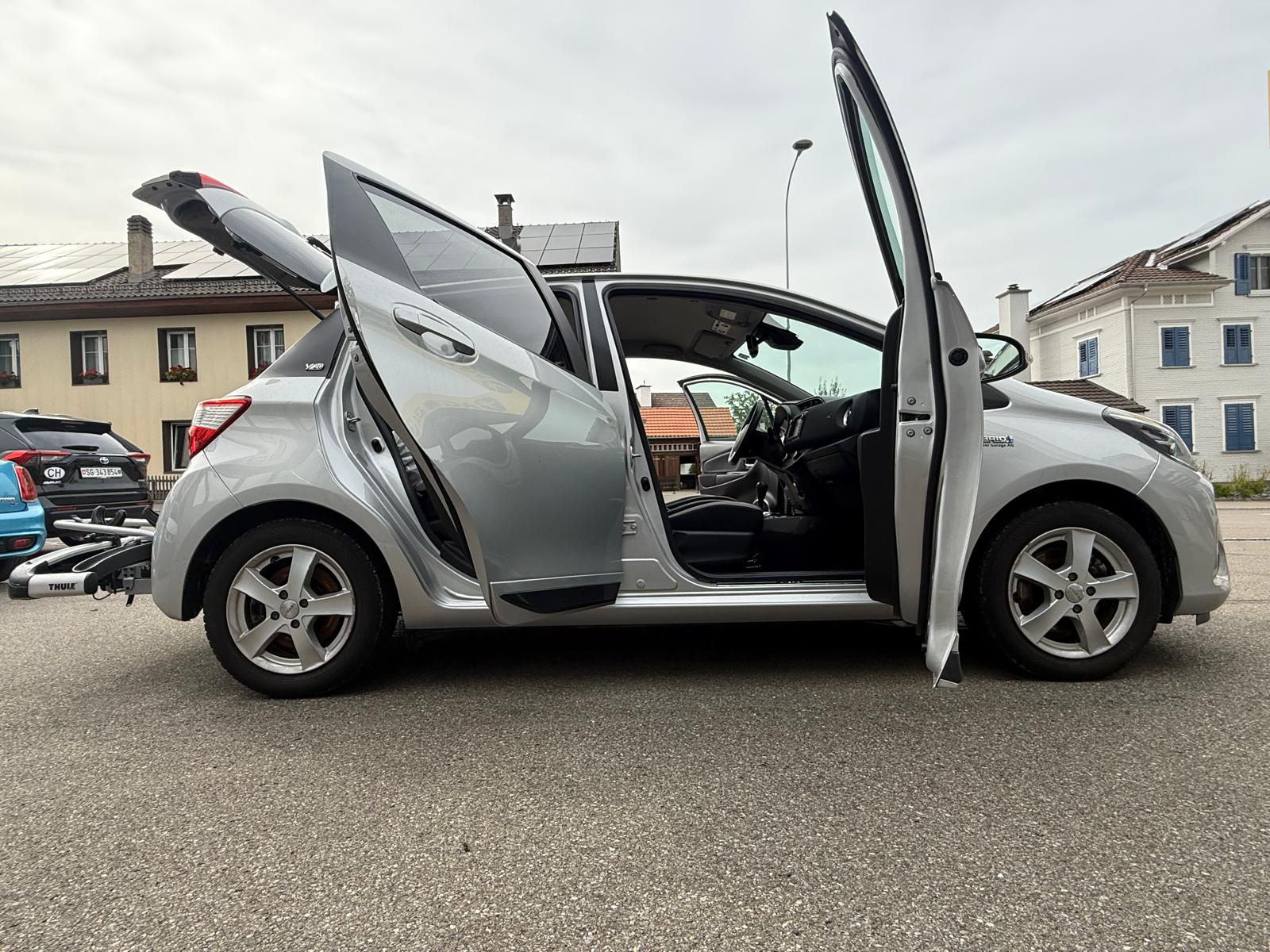 TOYOTA Yaris 1.5 VVT-i Hybrid Premium e-CVT-image-5