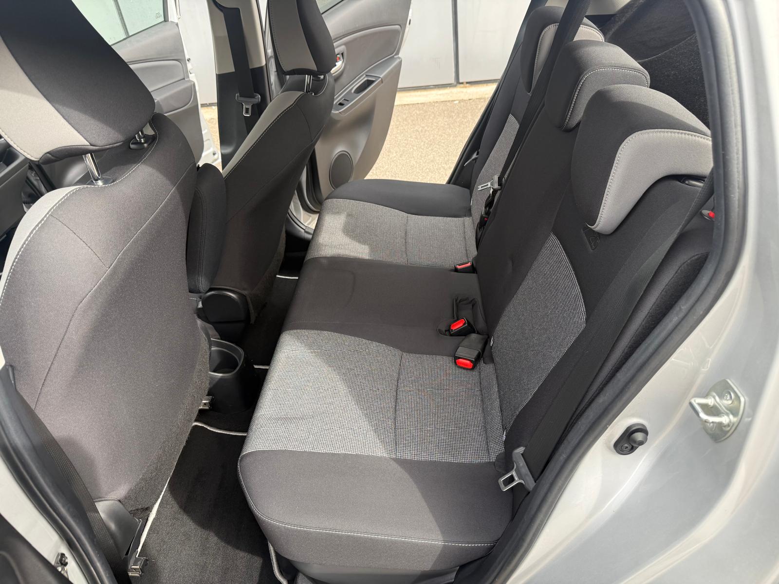 TOYOTA Yaris 1.5 VVT-i Hybrid Premium e-CVT-image-11