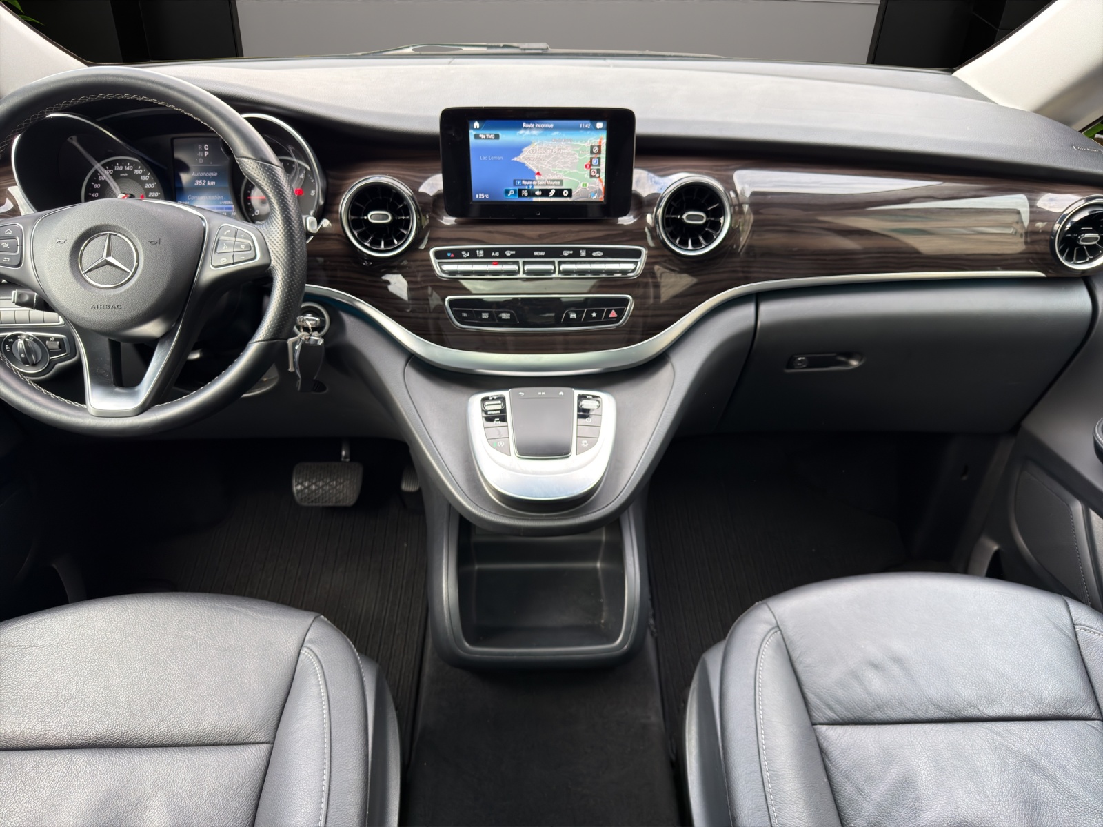MERCEDES-BENZ V 220 d Exclusive lang 4Matic 9G-Tronic-image-12