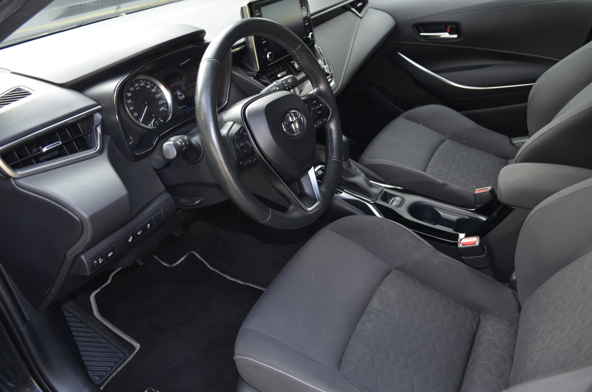 TOYOTA Corolla 1.8 HSD Trend e-CVT-image-6