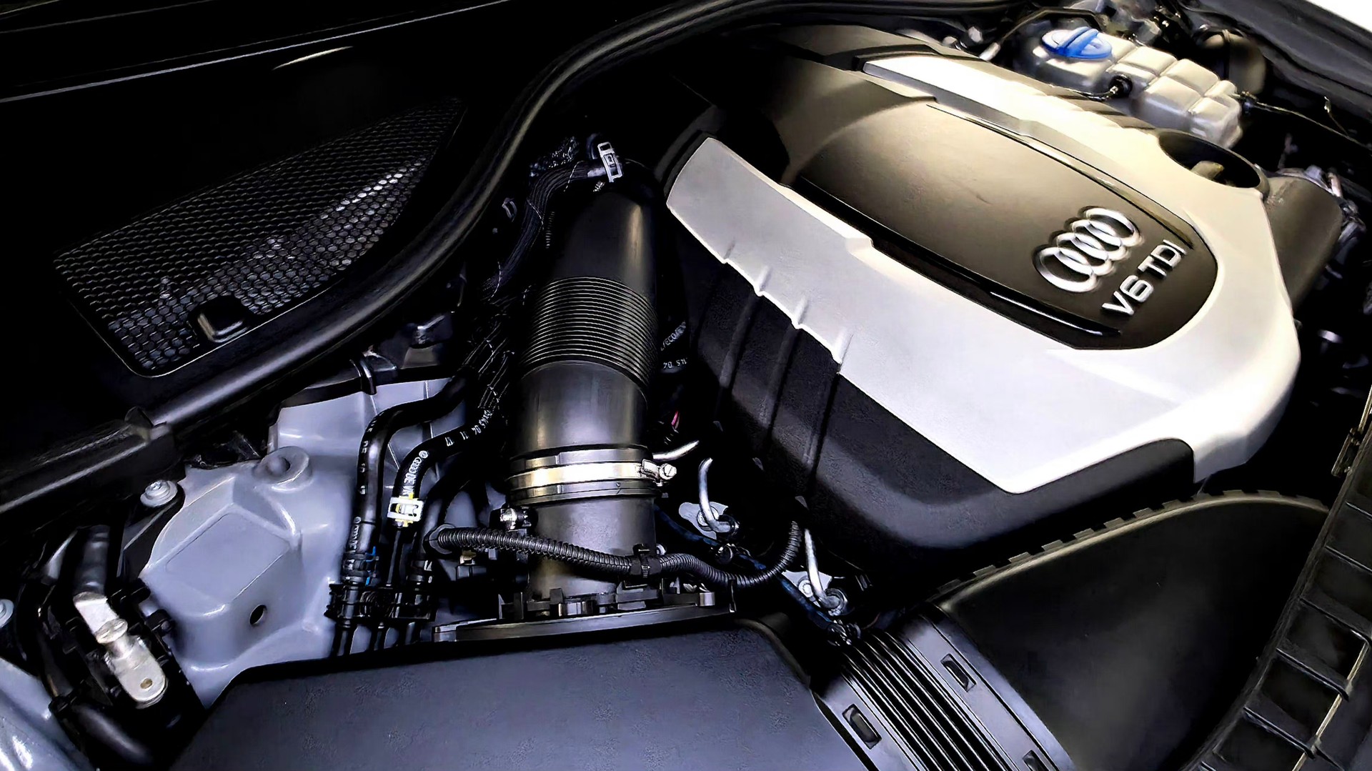 AUDI 3.0 V6 TDI Competition quattro-image-15