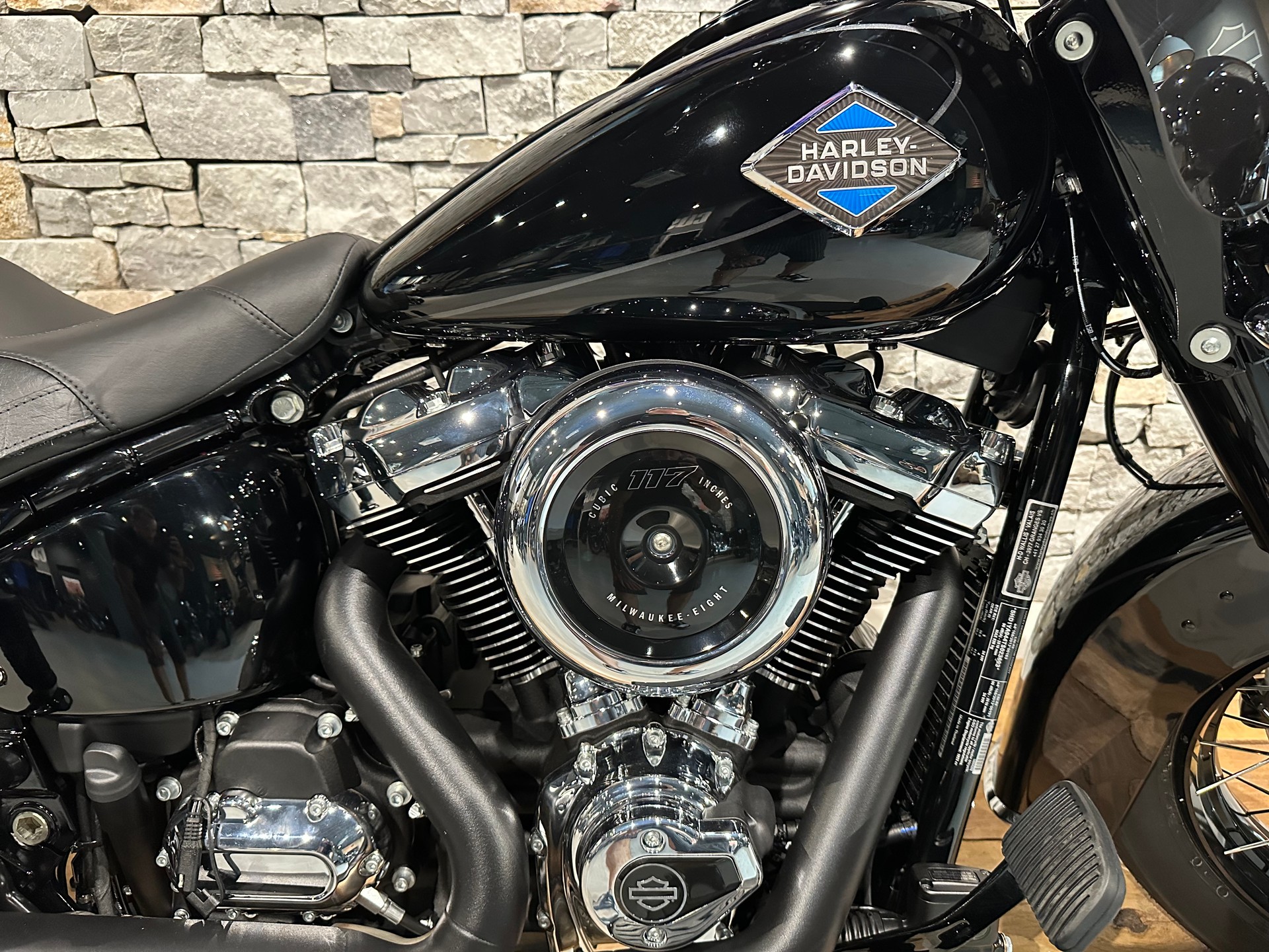 HARLEY-DAVIDSON FLHC Heritage Classic 117ci-showroom-element-3
