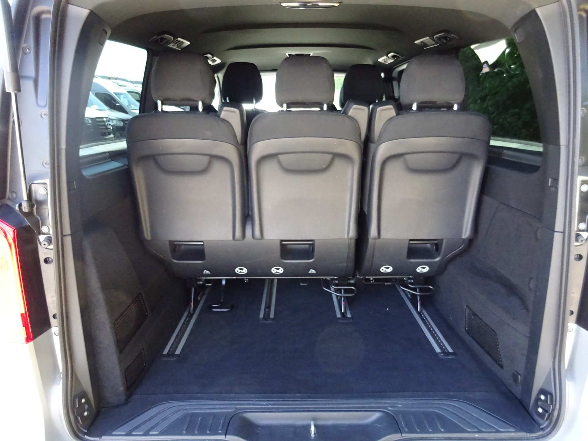 MERCEDES-BENZ V 250 d lang Trend 4Matic 9G-Tronic-image-4