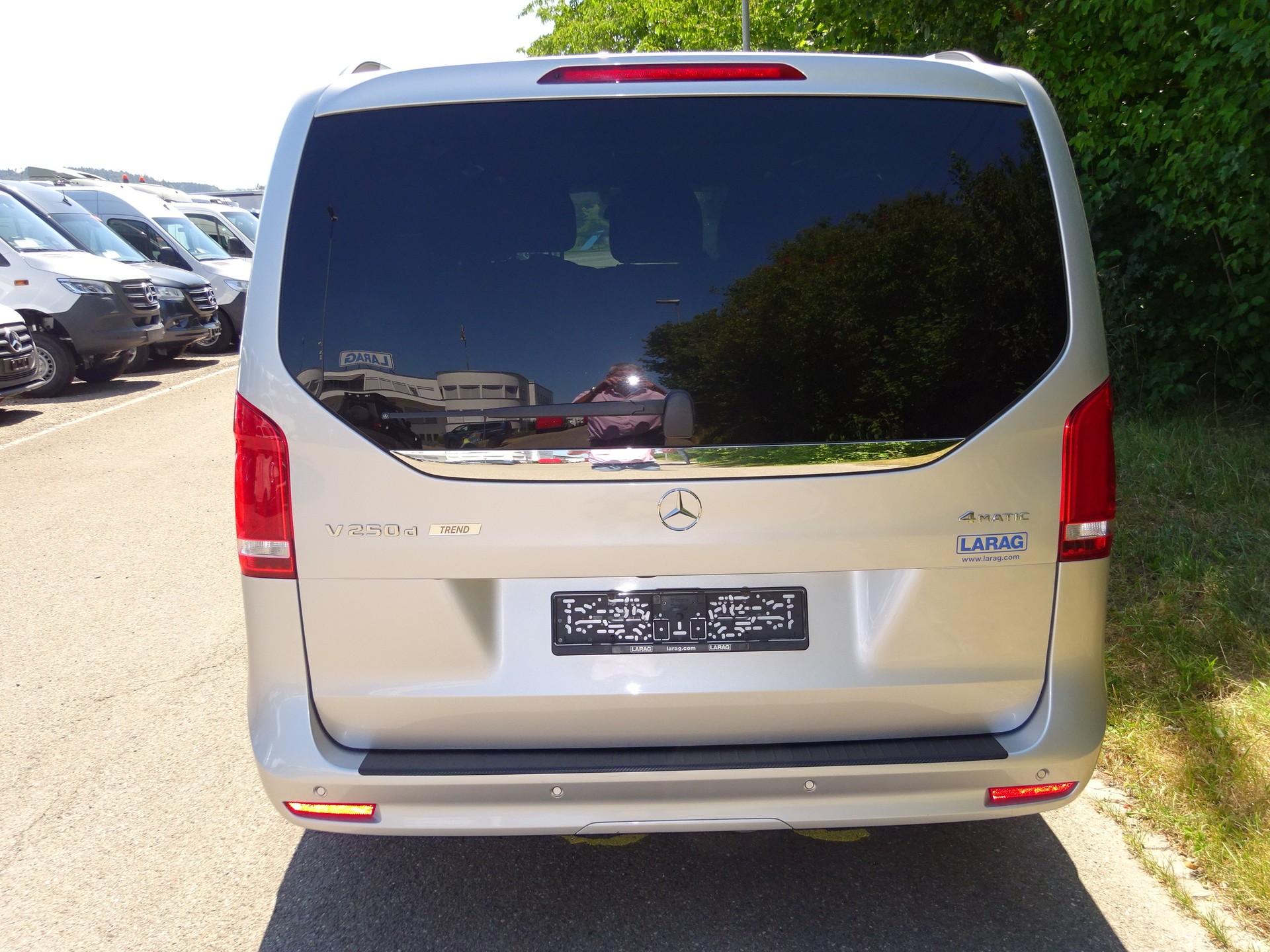 MERCEDES-BENZ V 250 d lang Trend 4Matic 9G-Tronic-image-2
