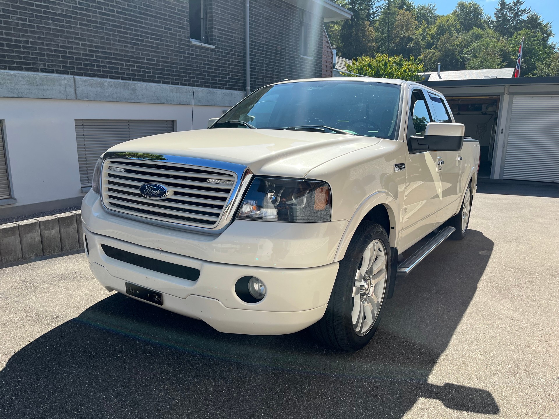 FORD Limited Supercharger-image-0