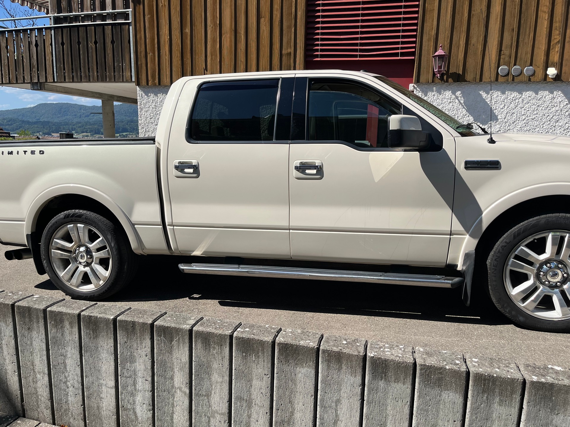 FORD Limited Supercharger-image-3