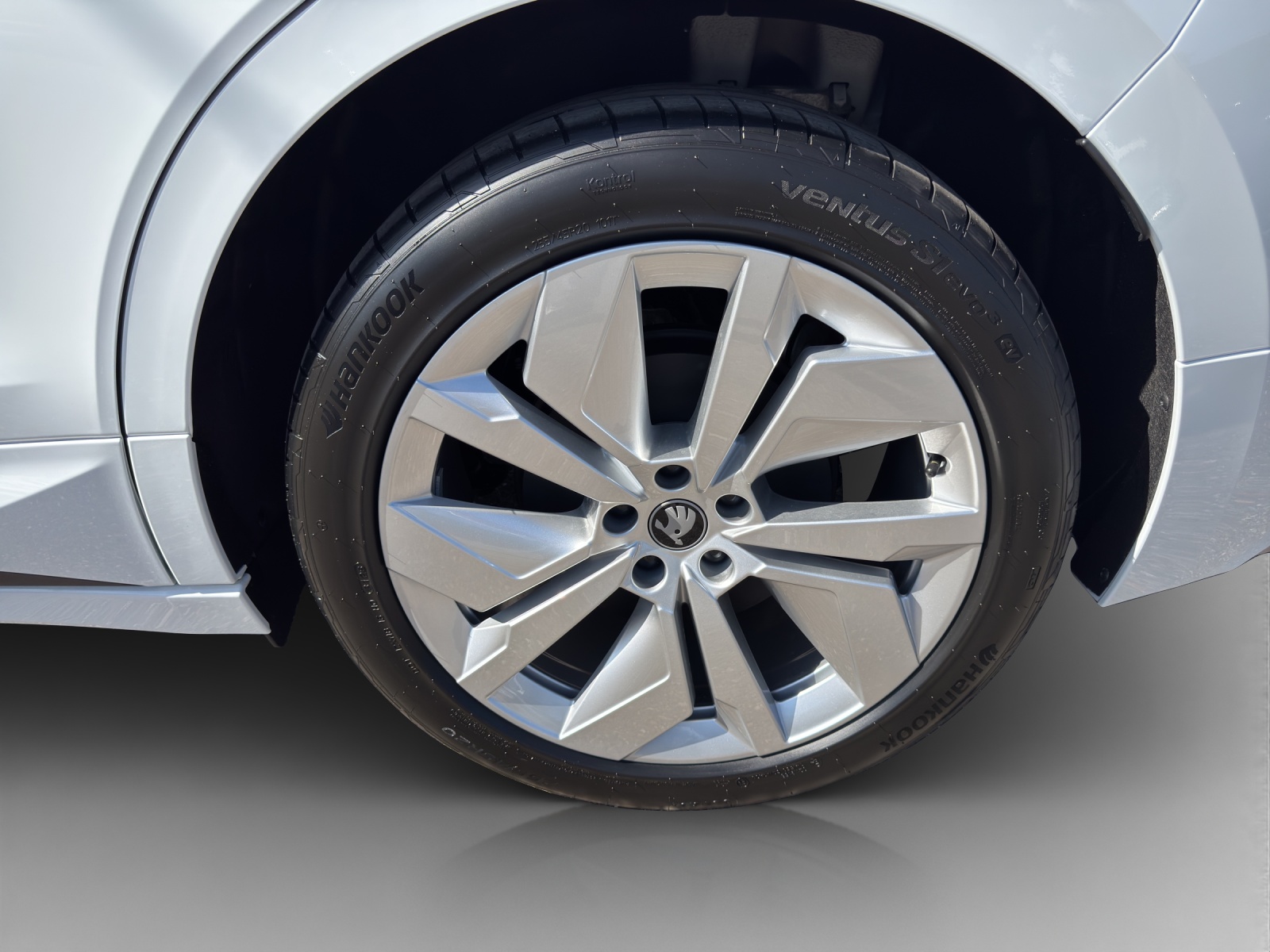 SKODA Enyaq Dynamic 85x 4x4-image-14