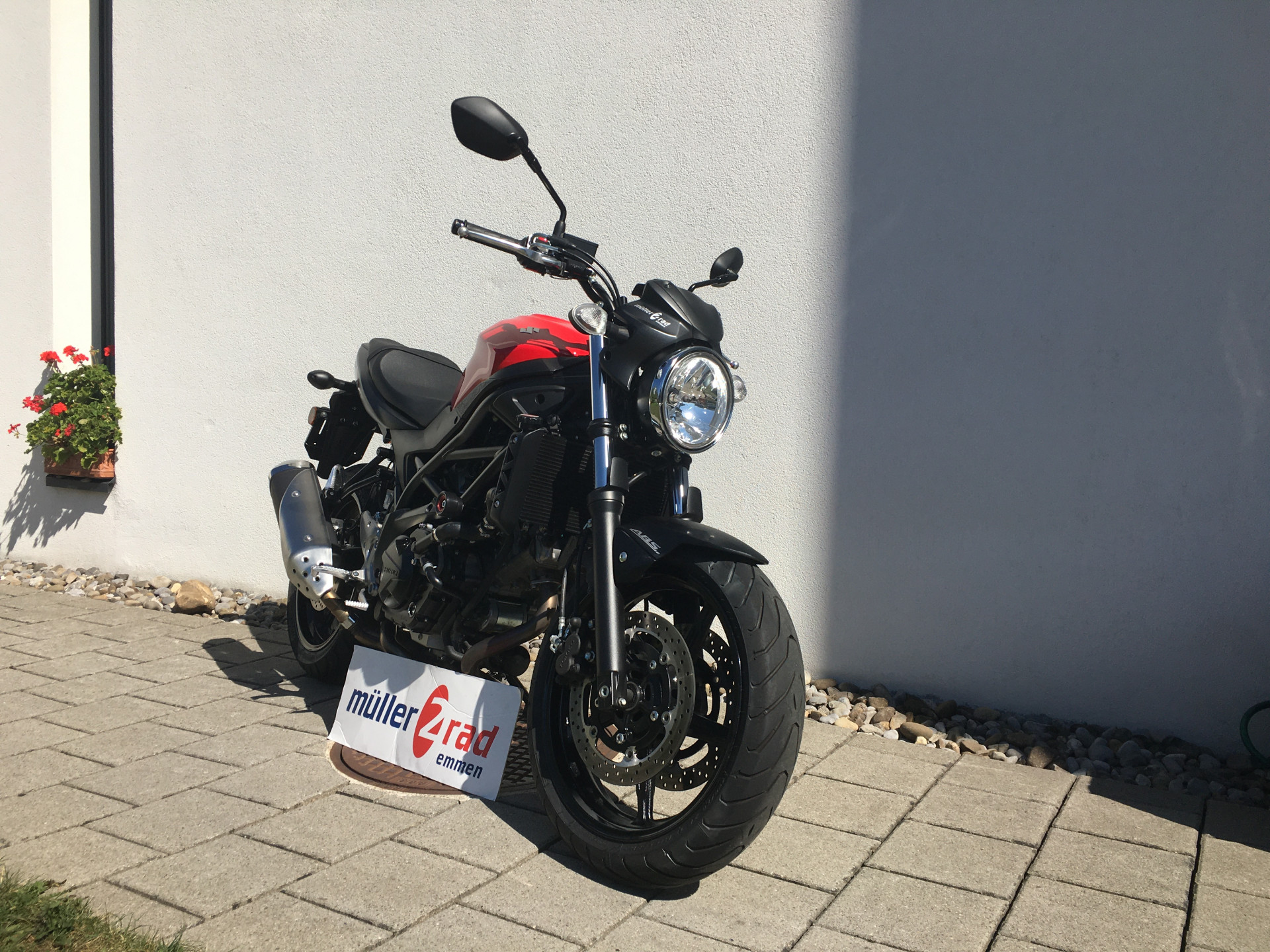 SUZUKI SV 650 U-showroom-element-1