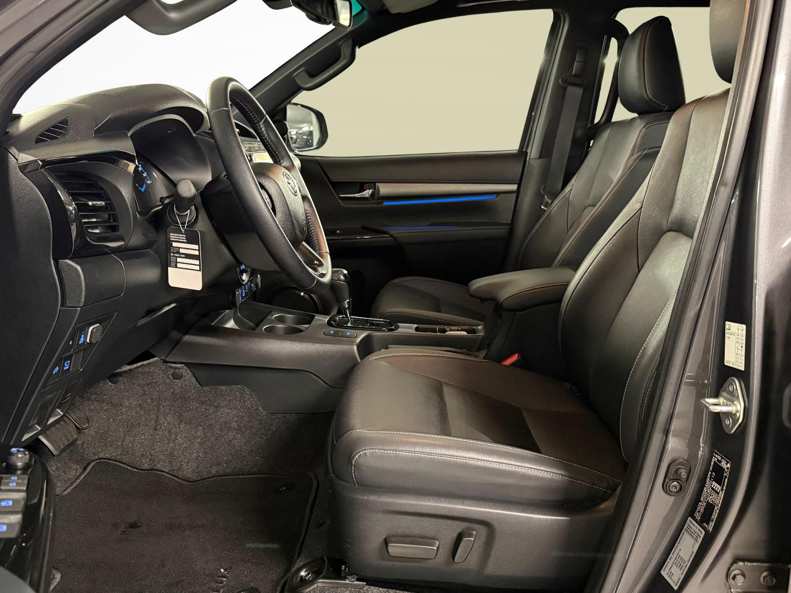 TOYOTA Hilux Double Cab.-Pick-up 2.8 D-4D 204 Invincible-image-9