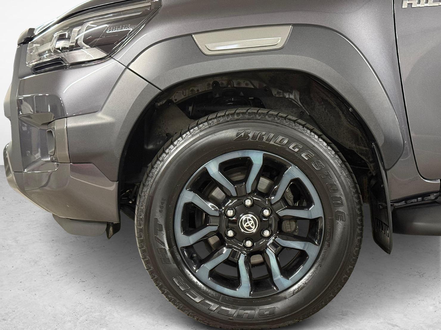 TOYOTA Hilux Double Cab.-Pick-up 2.8 D-4D 204 Invincible-image-8