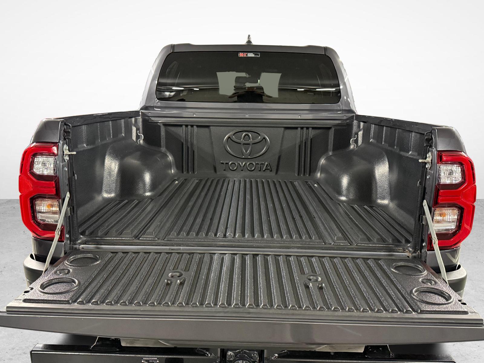 TOYOTA Hilux Double Cab.-Pick-up 2.8 D-4D 204 Invincible-image-13