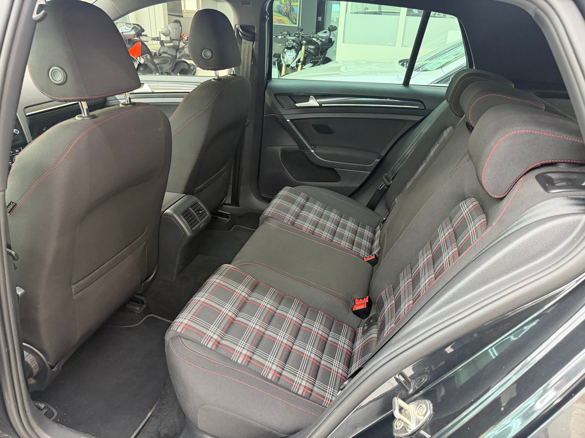 VW Golf VII 2.0 TSI GTI-image-13
