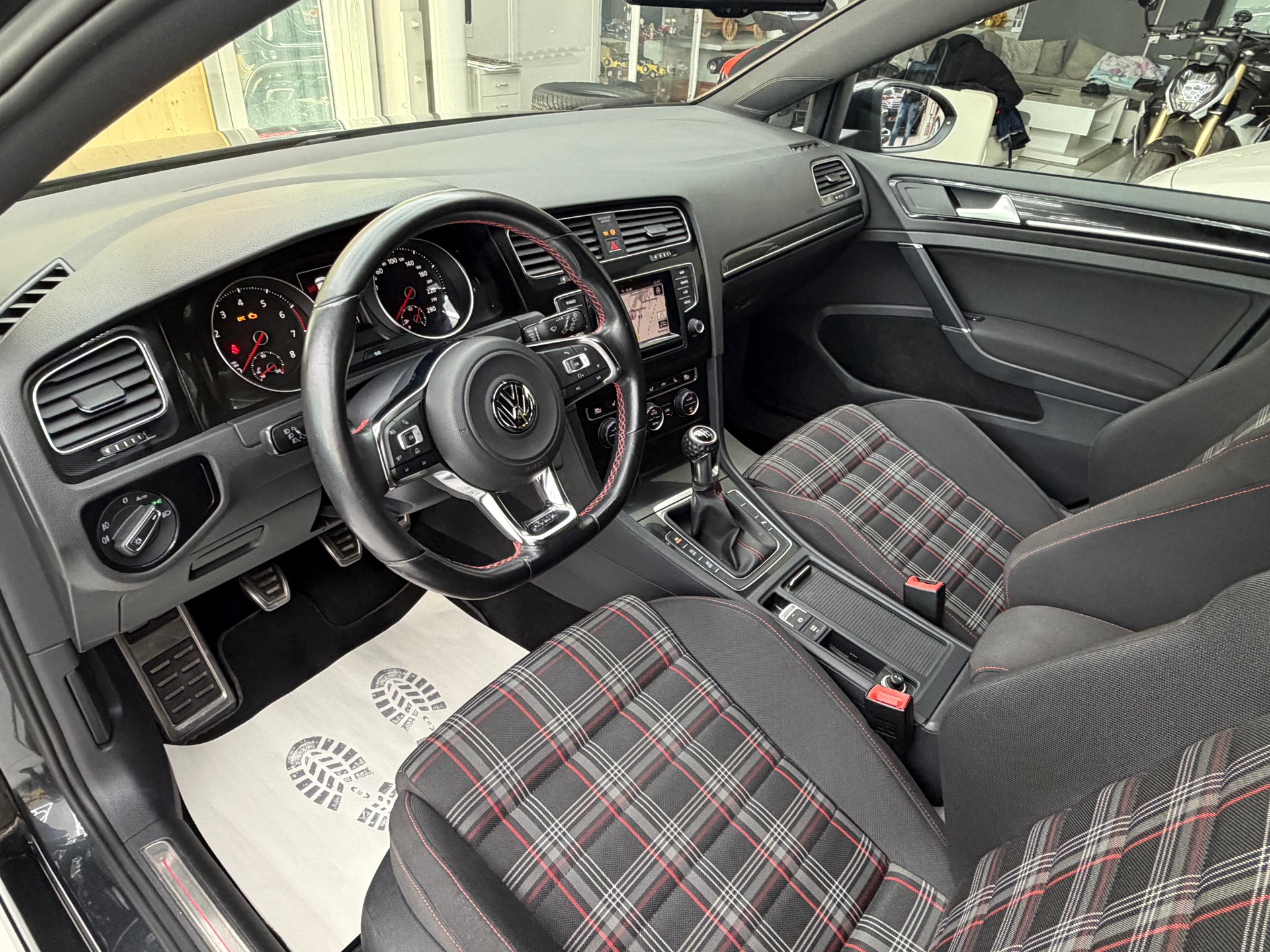 VW Golf VII 2.0 TSI GTI-image-11