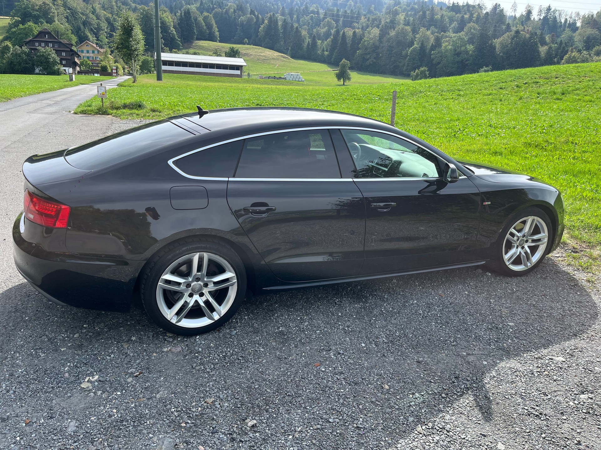 AUDI 2.0 TDI 190 quattro S-Tronic-image-2
