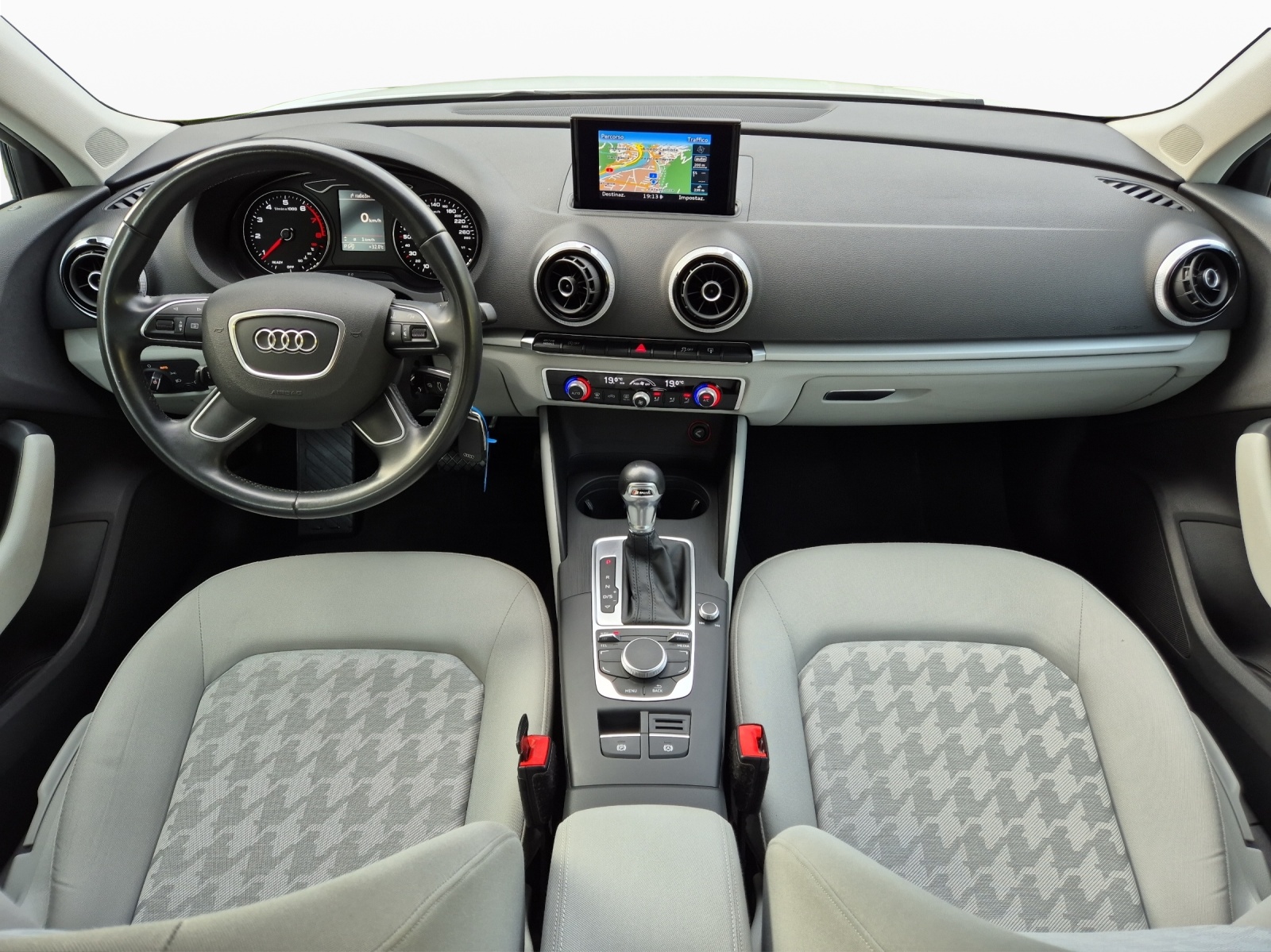 AUDI A3 Sportback 1.4 TFSI Ambiente S-tronic-image-12