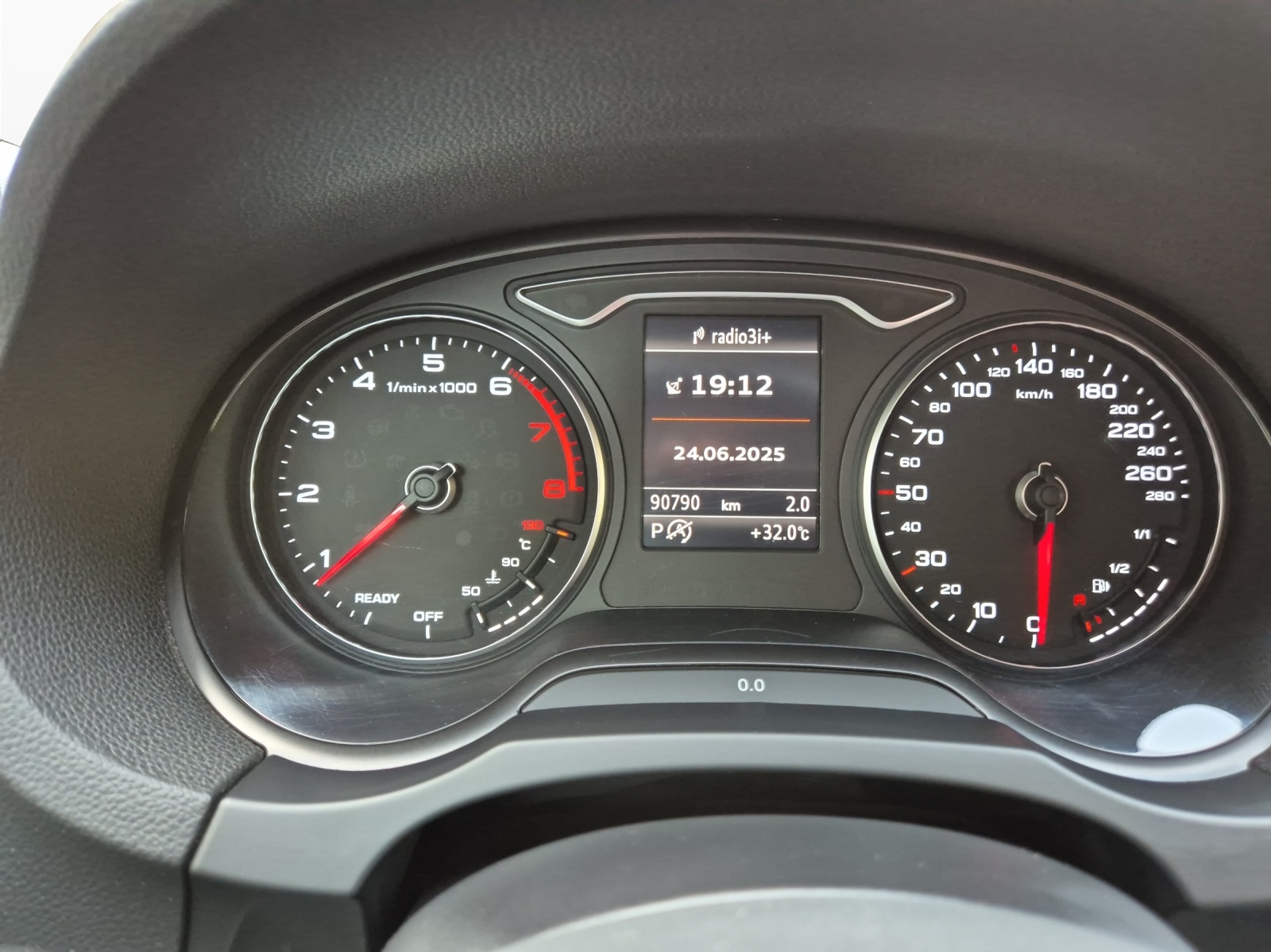 AUDI A3 Sportback 1.4 TFSI Ambiente S-tronic-image-10