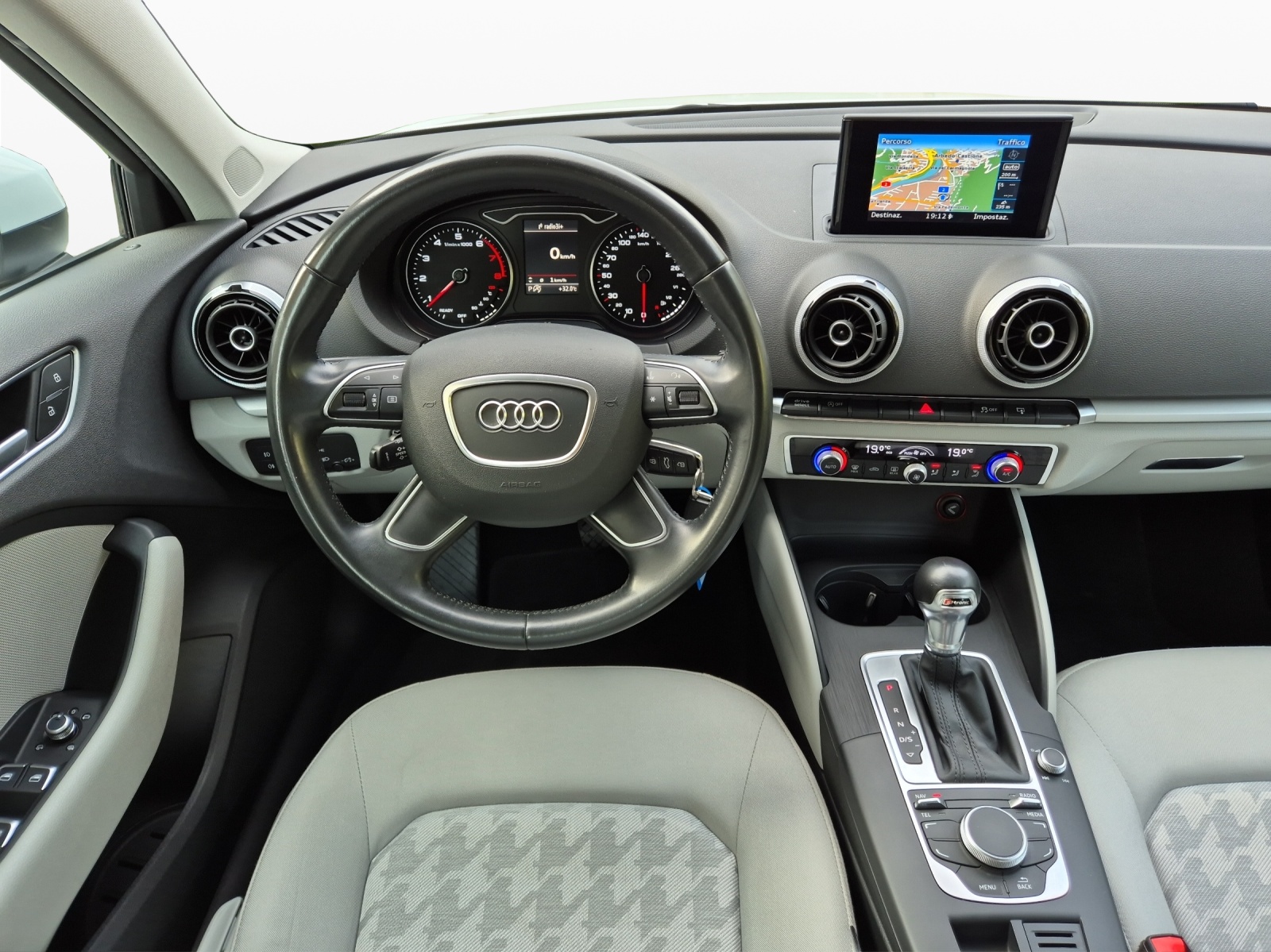 AUDI A3 Sportback 1.4 TFSI Ambiente S-tronic-image-9