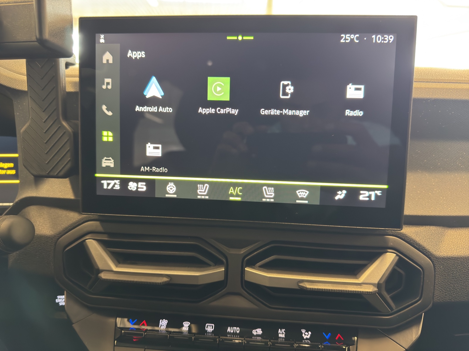 DACIA Bigster 1.2 Hybrid Journey 4WD Demo-image-16