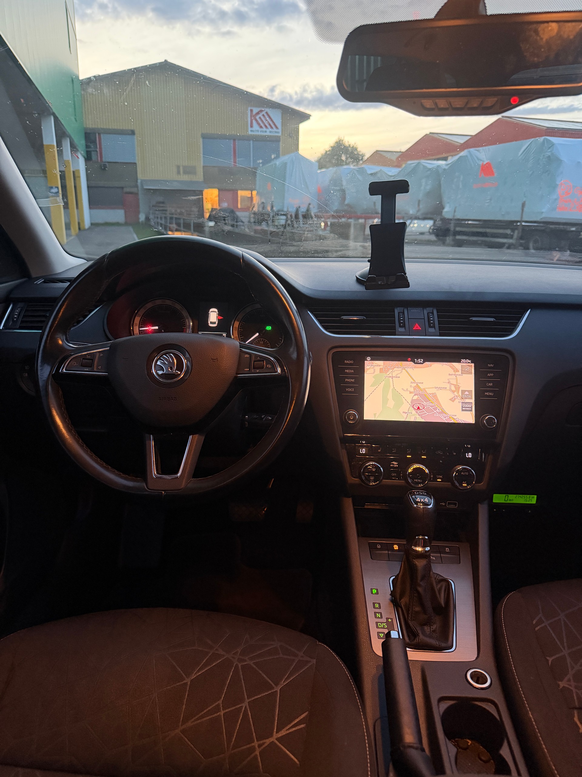 SKODA Octavia Combi 2.0 TDI Ambition 4x4 DSG-image-9