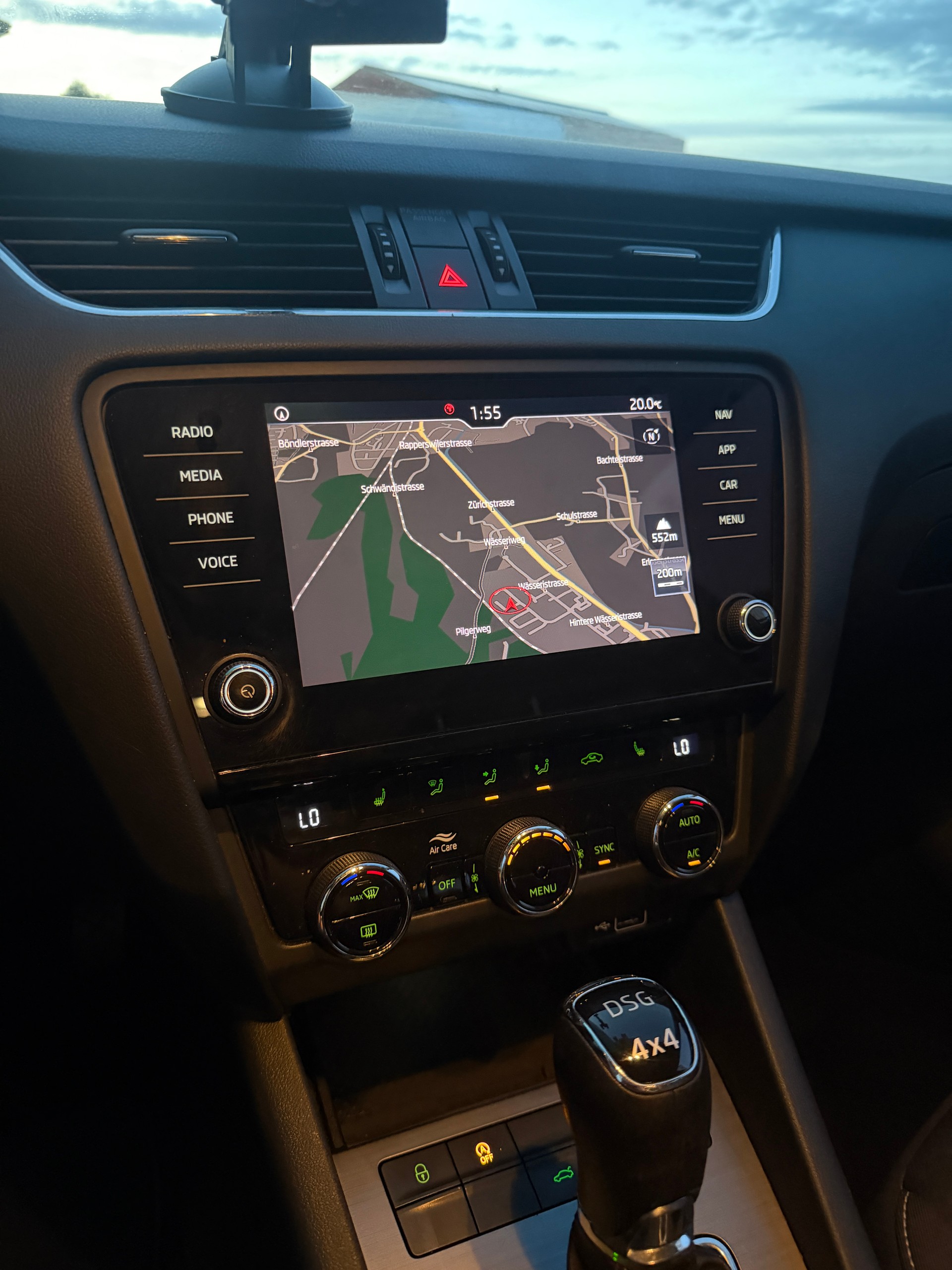 SKODA Octavia Combi 2.0 TDI Ambition 4x4 DSG-image-11