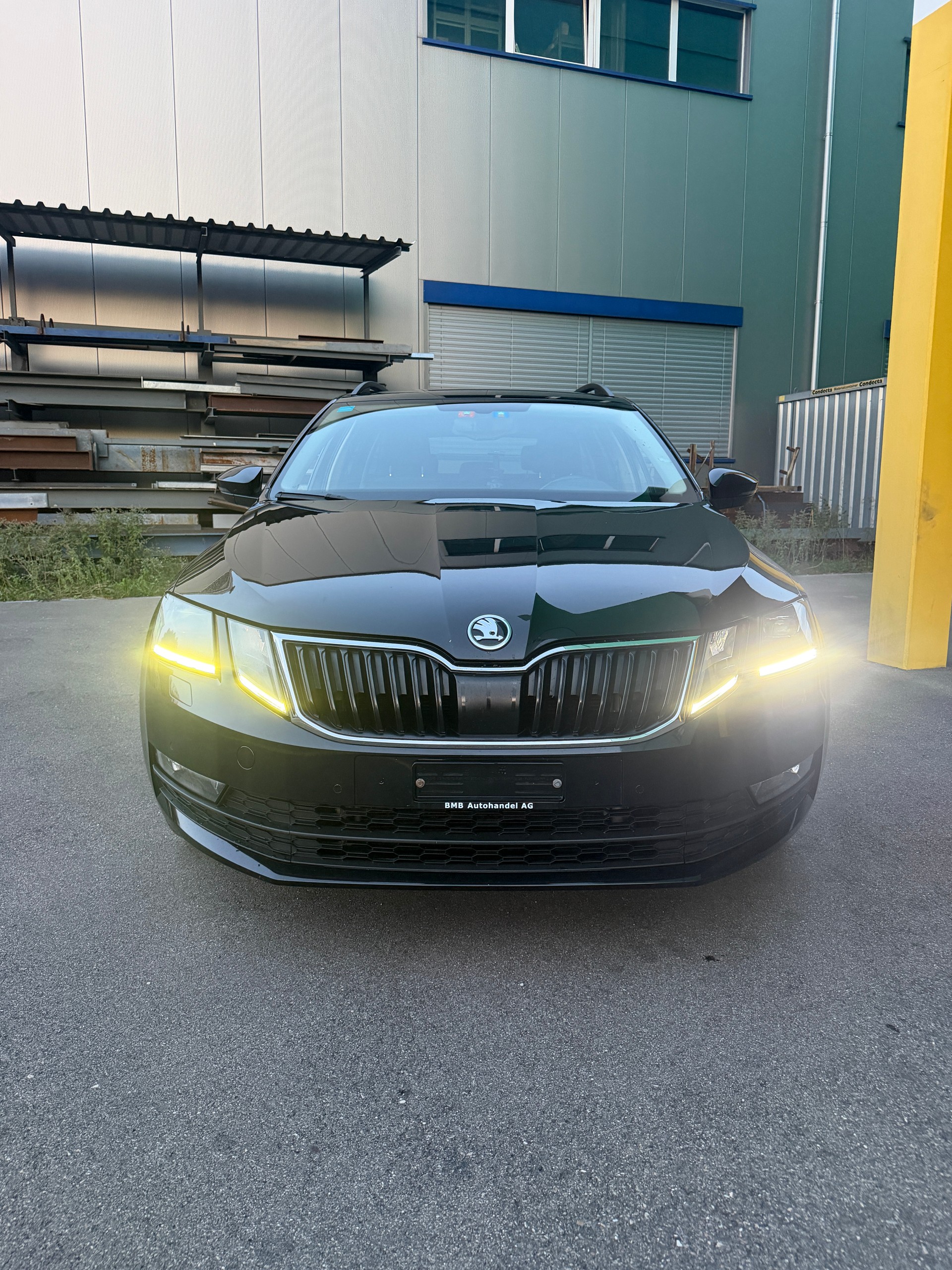 SKODA Octavia Combi 2.0 TDI Ambition 4x4 DSG-image-1