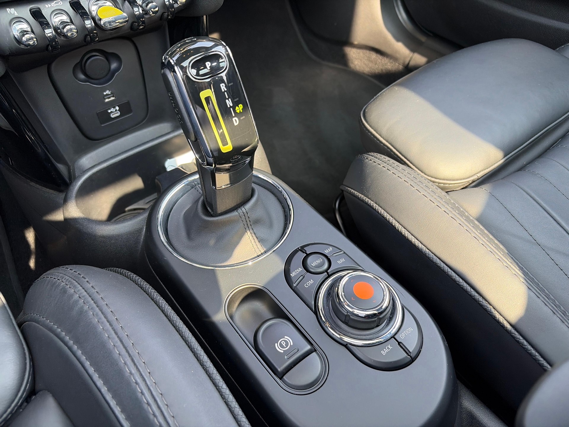 MINI F56 Cooper SE-image-17