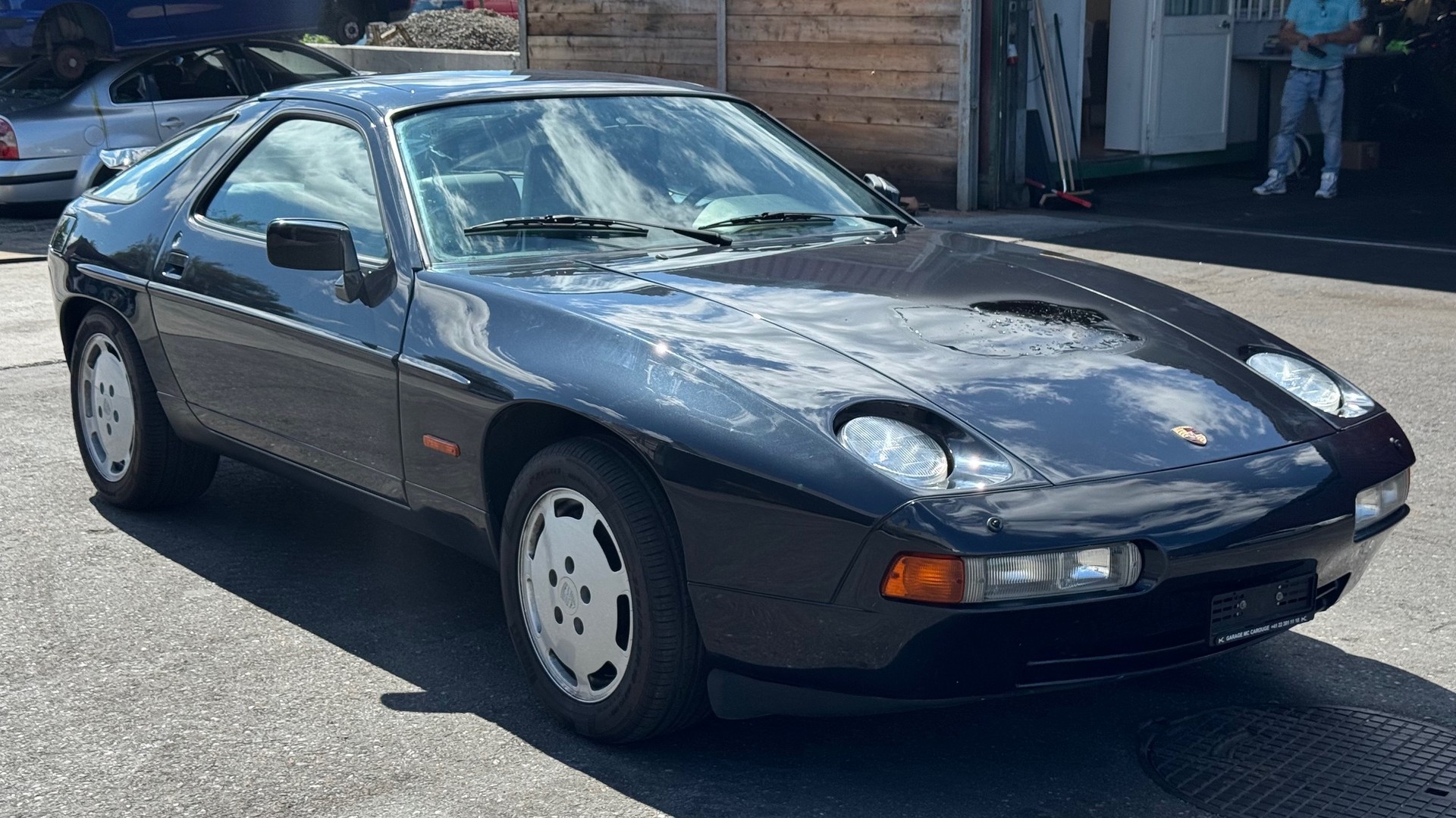 PORSCHE 928 S4-image-6