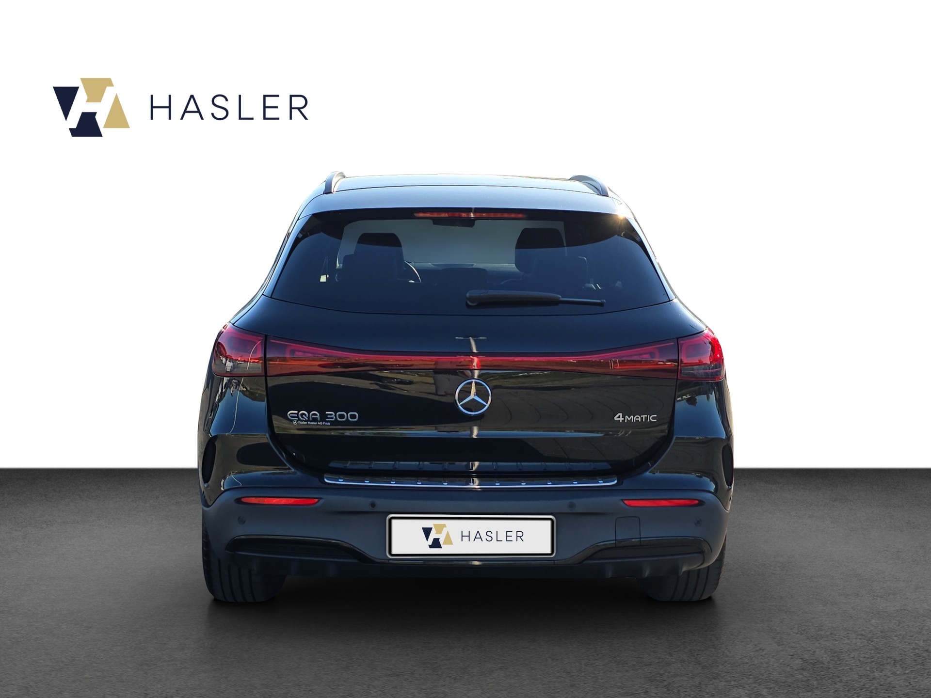 MERCEDES-BENZ EQA 300 AMG Line 4Matic-image-4