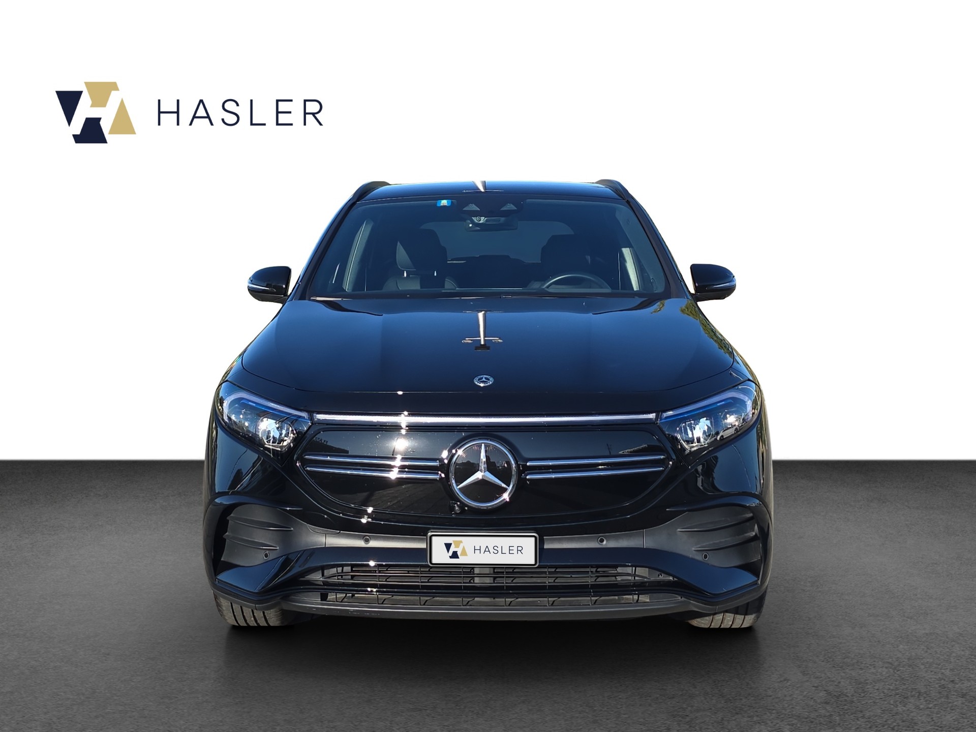MERCEDES-BENZ EQA 300 AMG Line 4Matic-showroom-element-1
