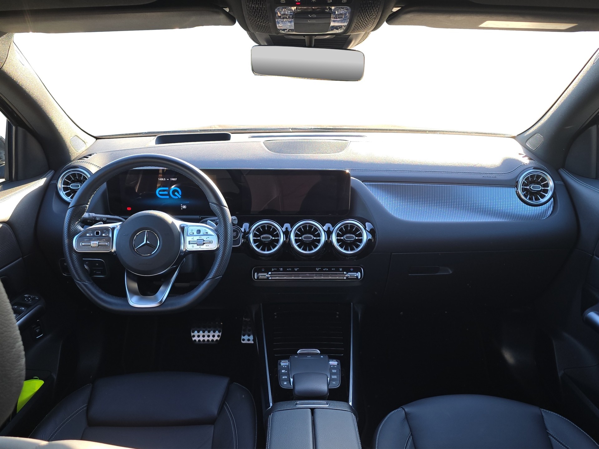MERCEDES-BENZ EQA 300 AMG Line 4Matic-image-9