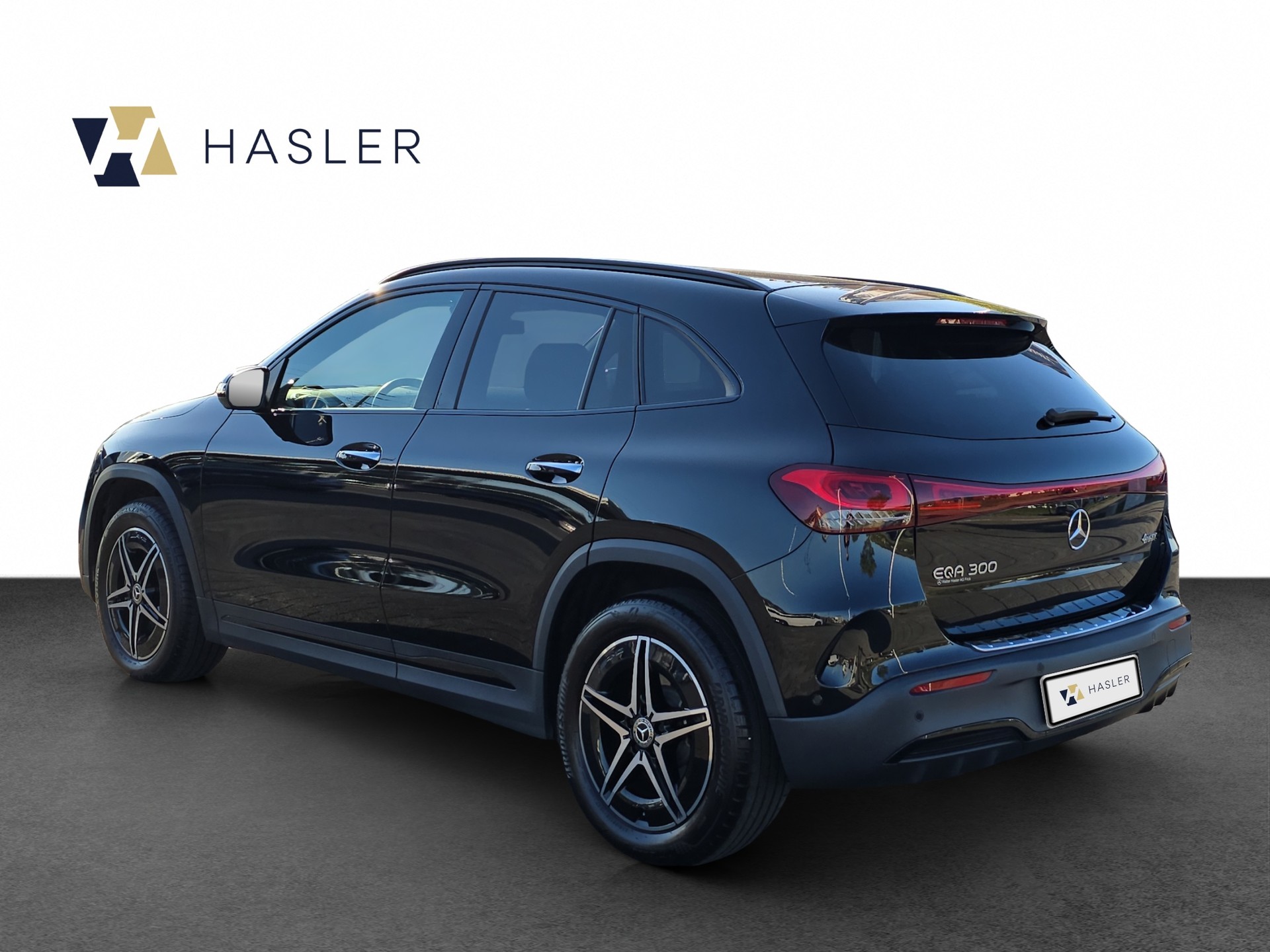 MERCEDES-BENZ EQA 300 AMG Line 4Matic-showroom-element-3