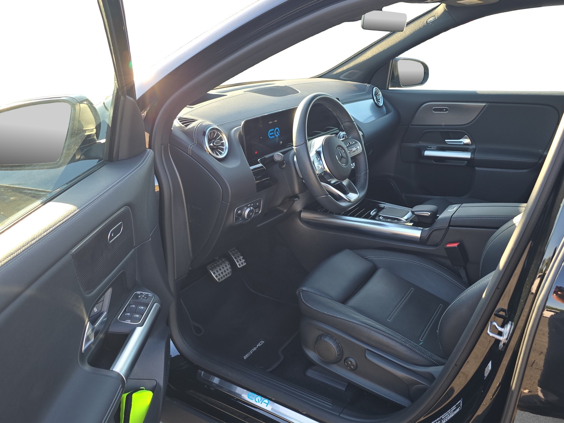 MERCEDES-BENZ EQA 300 AMG Line 4Matic-image-6