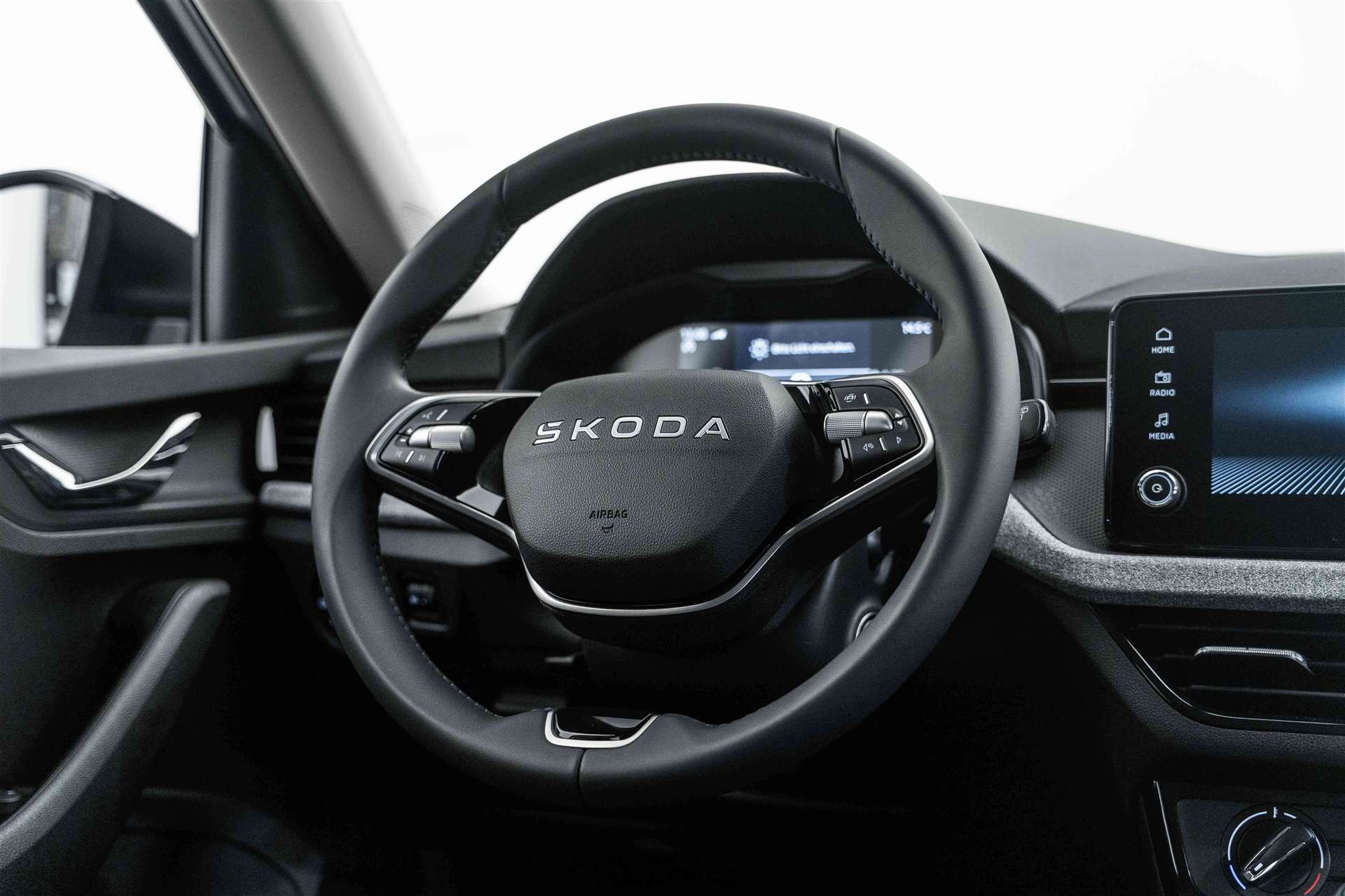SKODA Skoda Kamiq 1.0 TSi Selection Black DSG-Automat-image-9