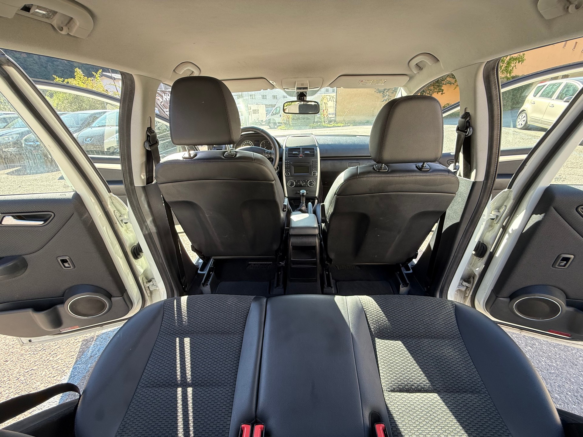 MERCEDES-BENZ A 180 CDI Avantgarde-image-21