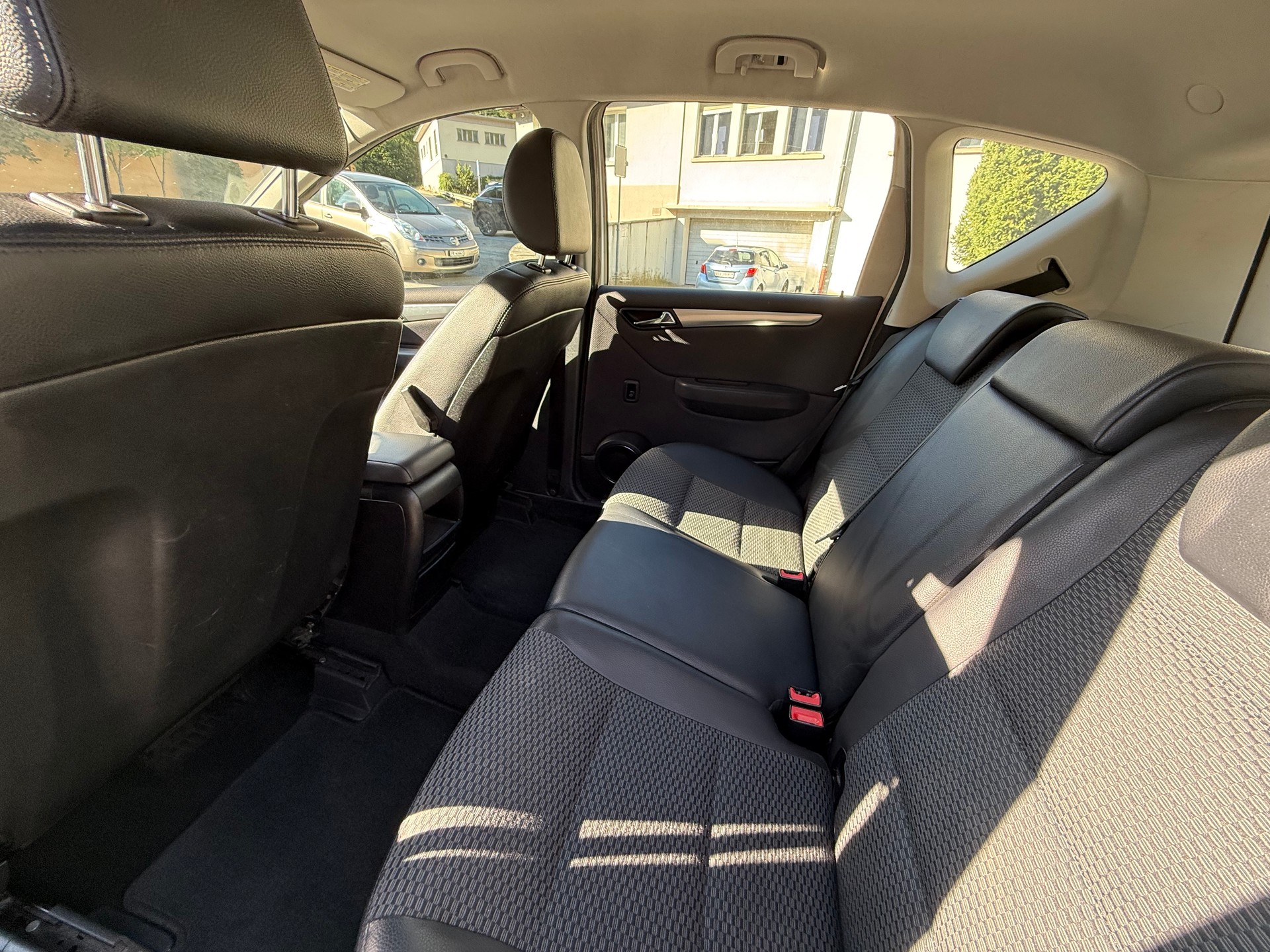 MERCEDES-BENZ A 180 CDI Avantgarde-image-9