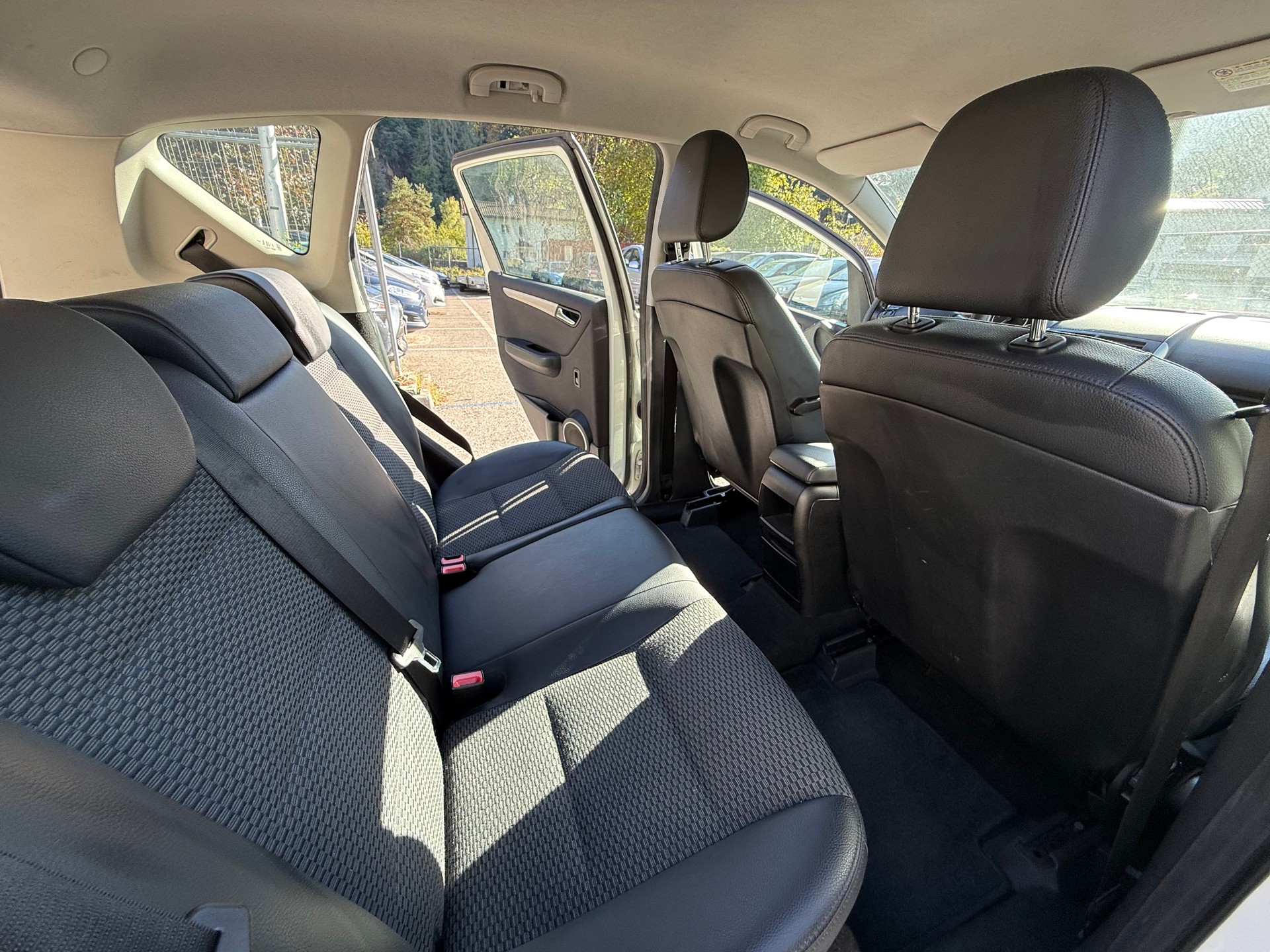 MERCEDES-BENZ A 180 CDI Avantgarde-image-11
