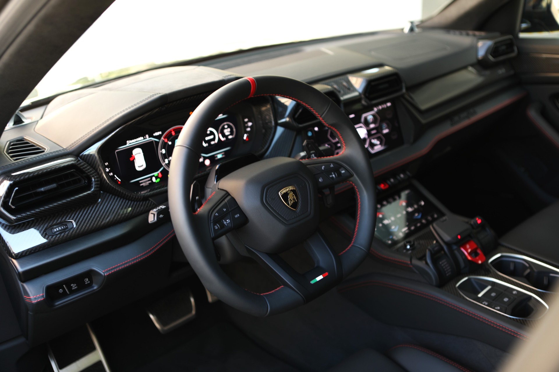LAMBORGHINI Urus SE-image-11