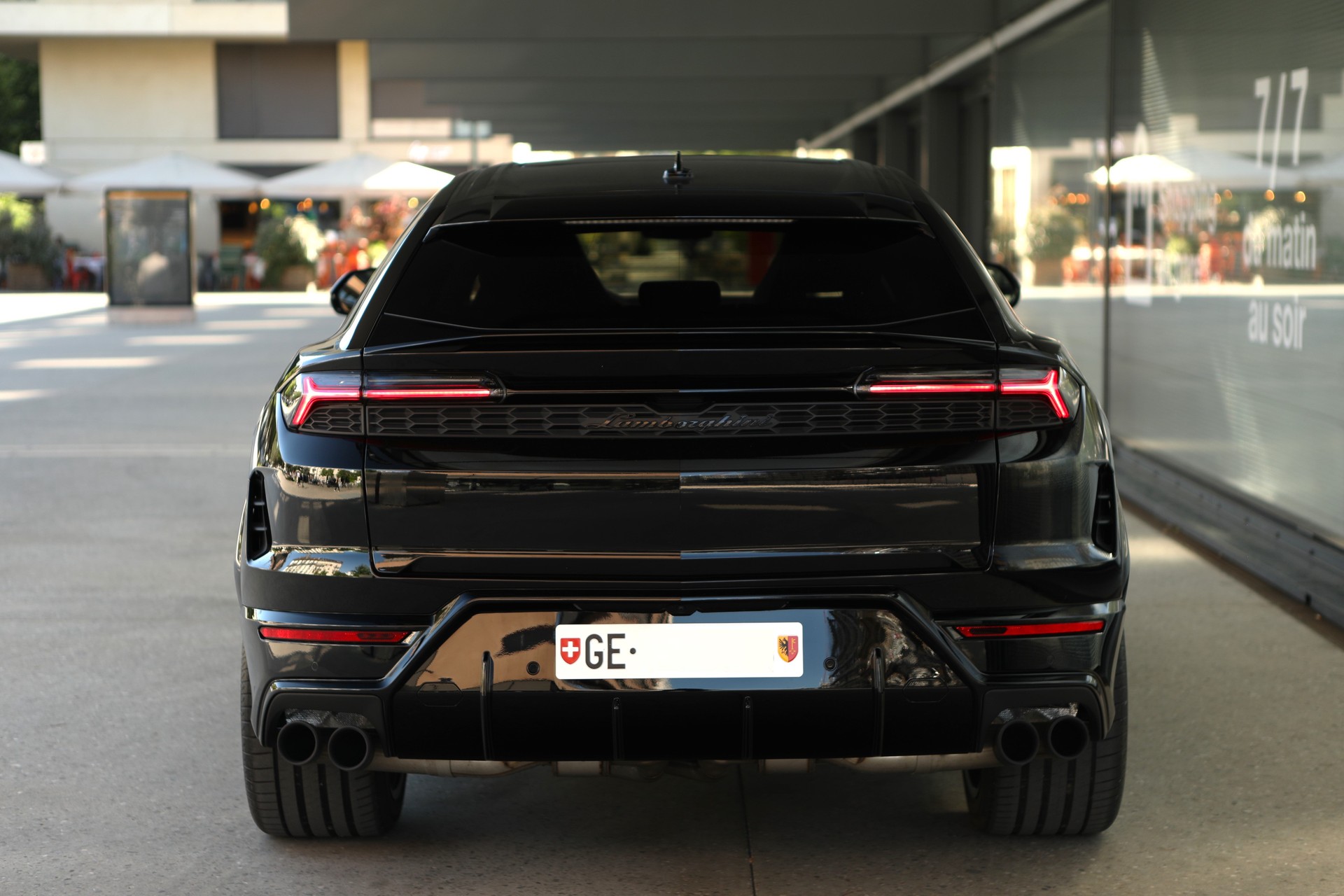 LAMBORGHINI Urus SE-image-1