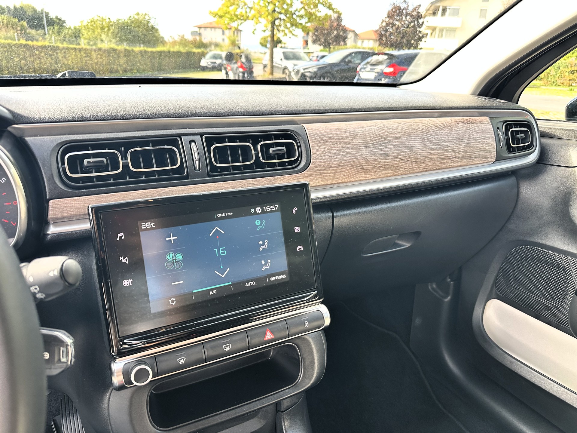 CITROEN C3 1.2i PureTech Elle EAT6-image-13