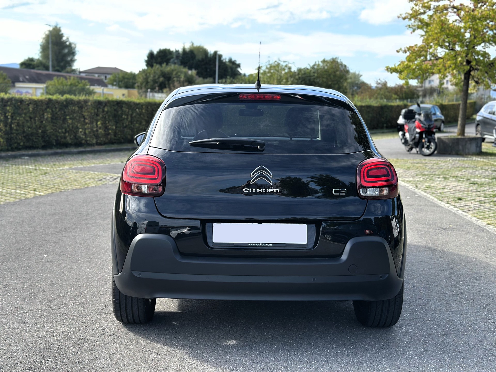 CITROEN C3 1.2i PureTech Elle EAT6-image-4