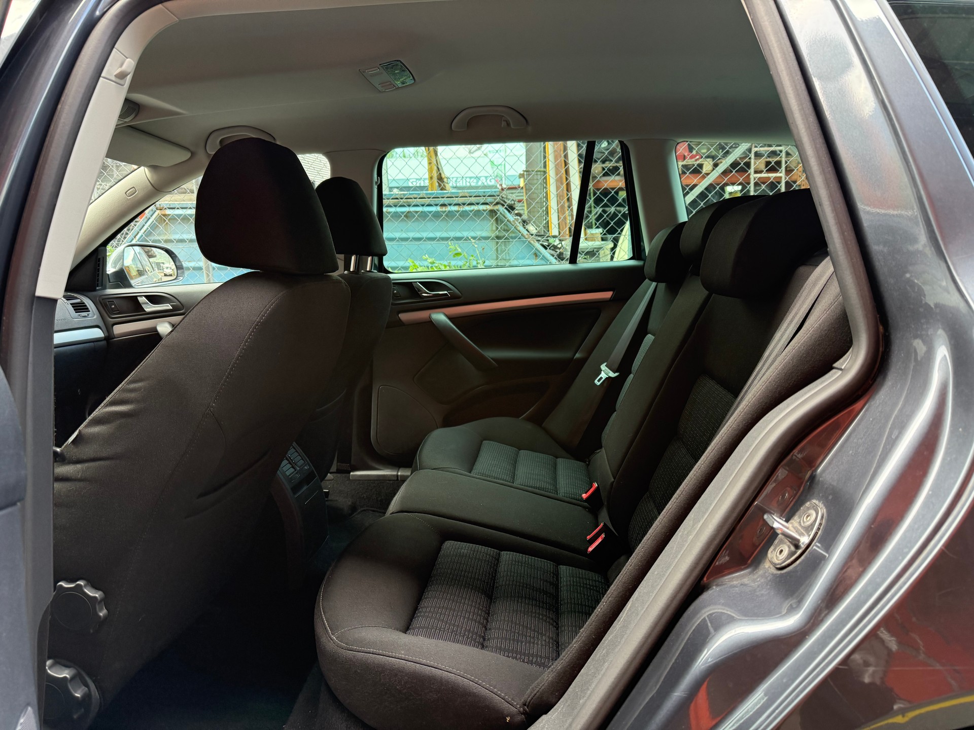 SKODA Octavia Combi 1.4 TSI Ambiente-image-8