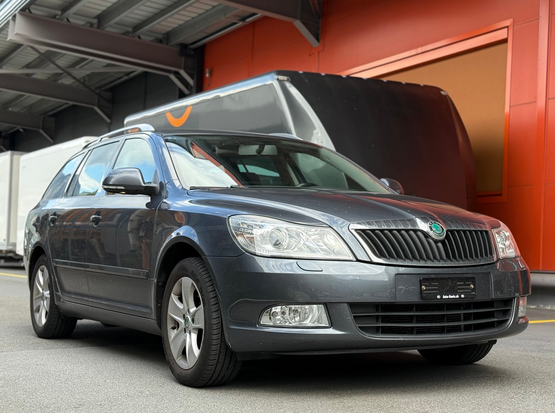 SKODA Octavia Combi 1.4 TSI Ambiente-image-2
