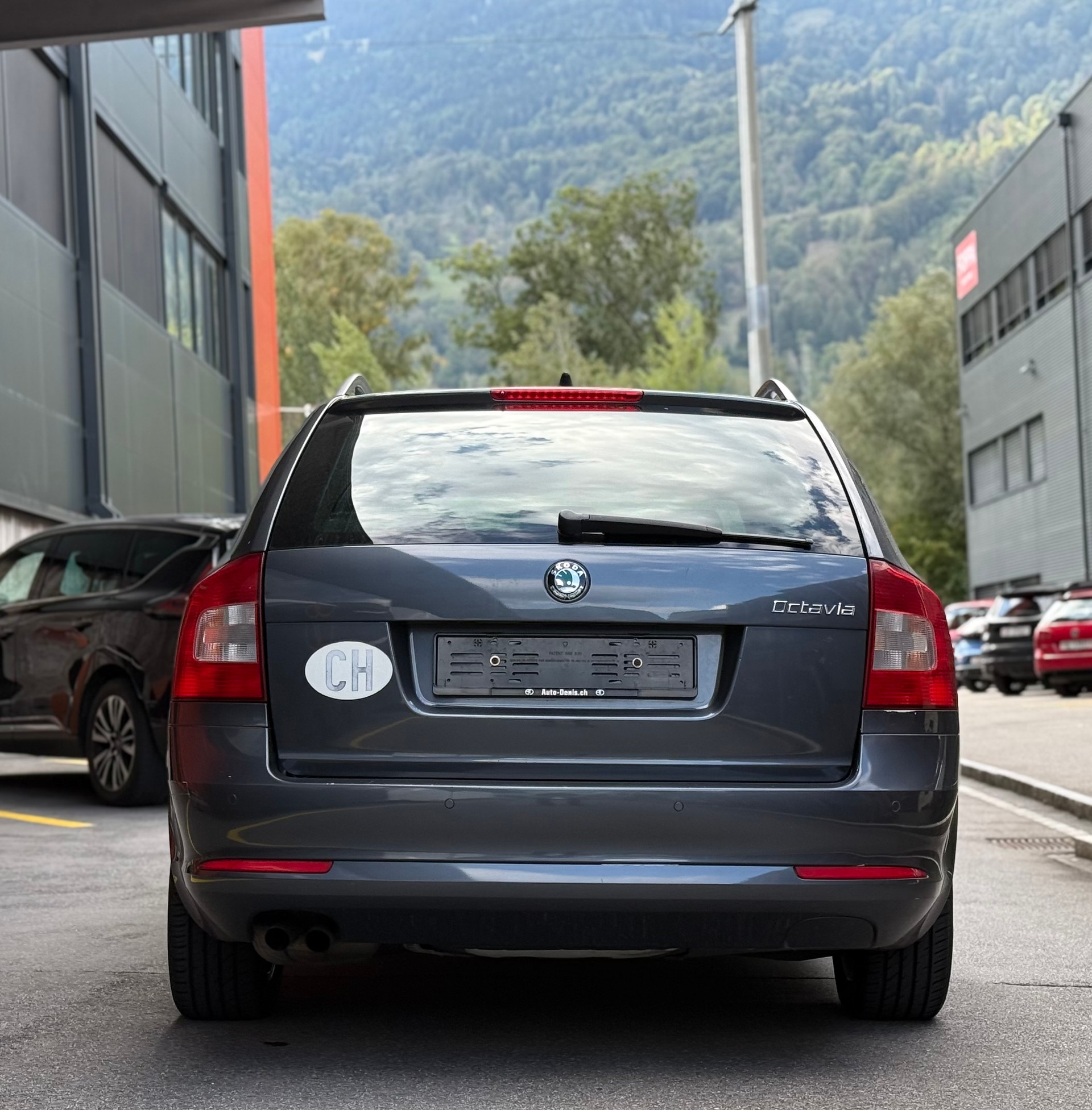 SKODA Octavia Combi 1.4 TSI Ambiente-image-4