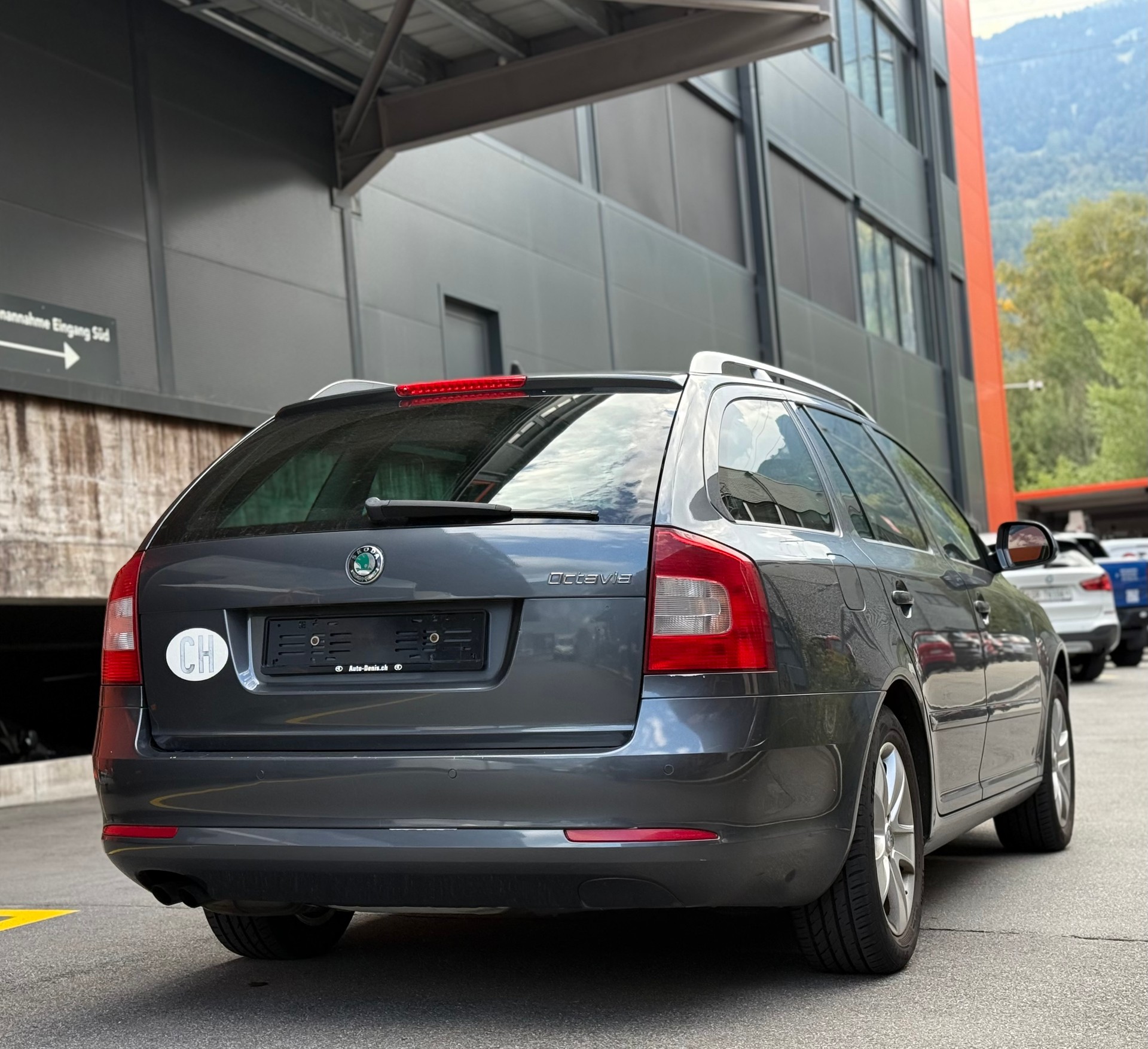 SKODA Octavia Combi 1.4 TSI Ambiente-image-3
