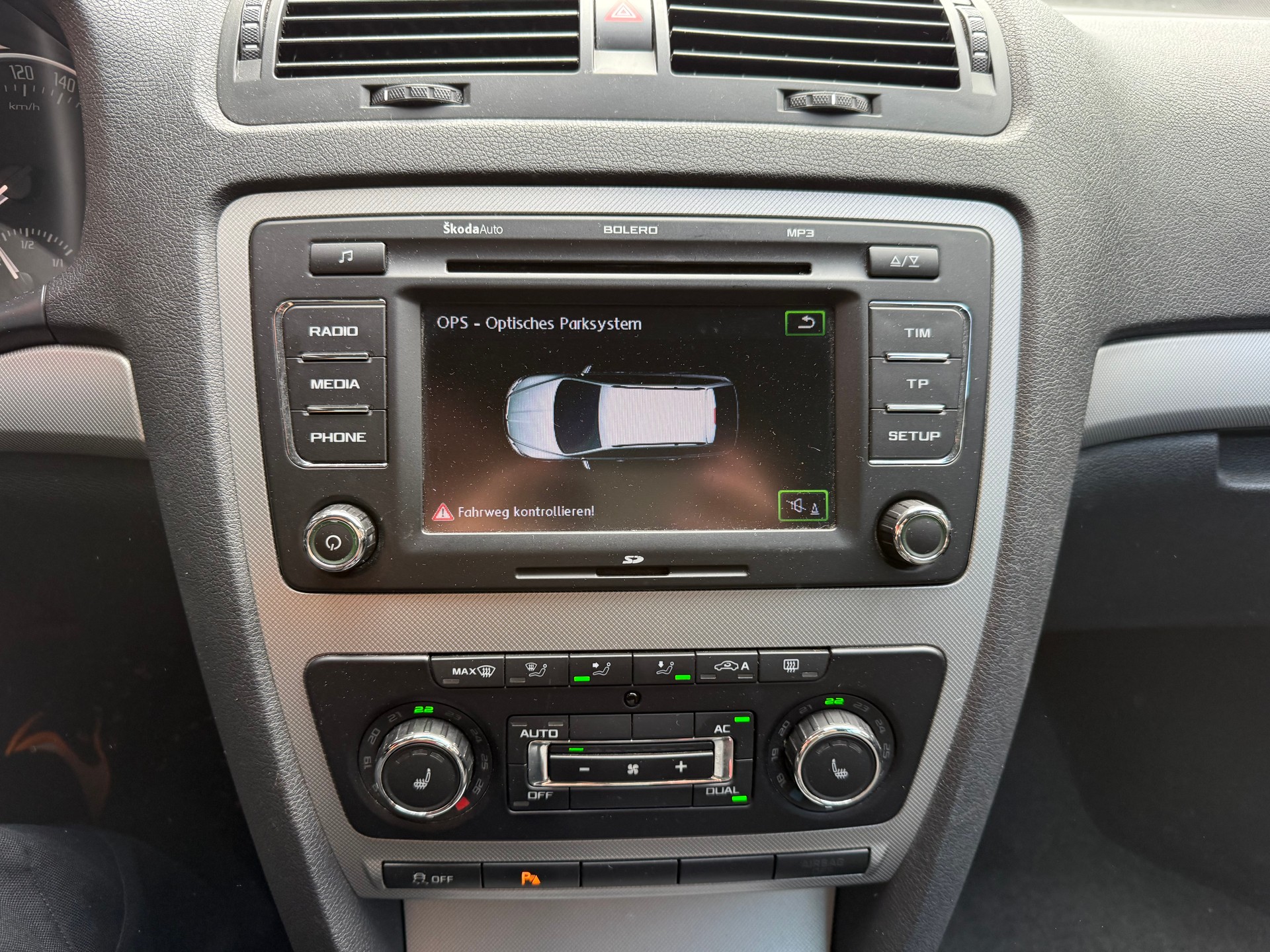 SKODA Octavia Combi 1.4 TSI Ambiente-image-15