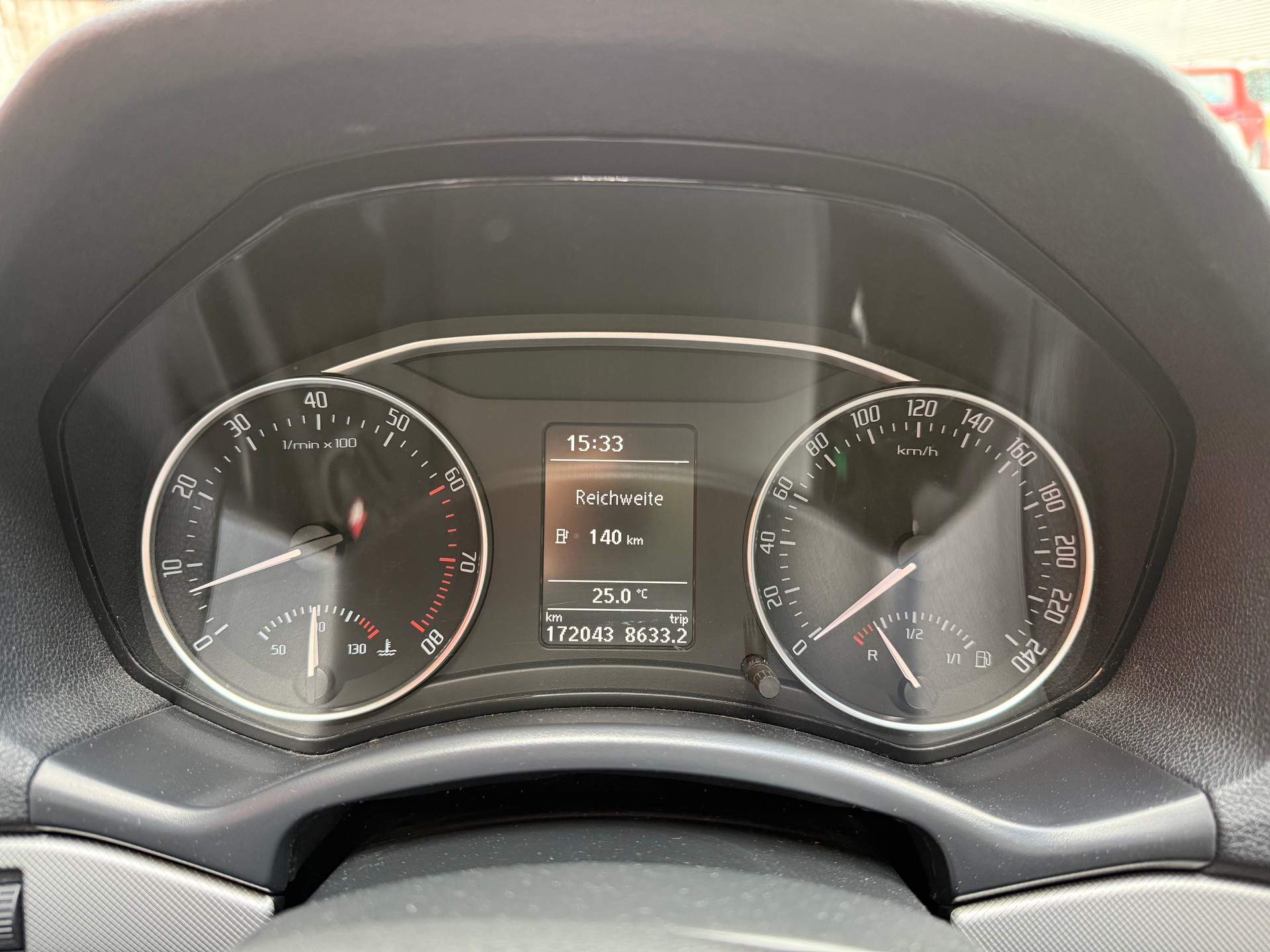 SKODA Octavia Combi 1.4 TSI Ambiente-image-16