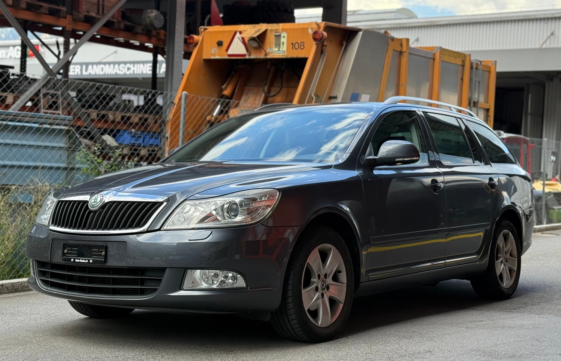 SKODA Octavia Combi 1.4 TSI Ambiente-image-0