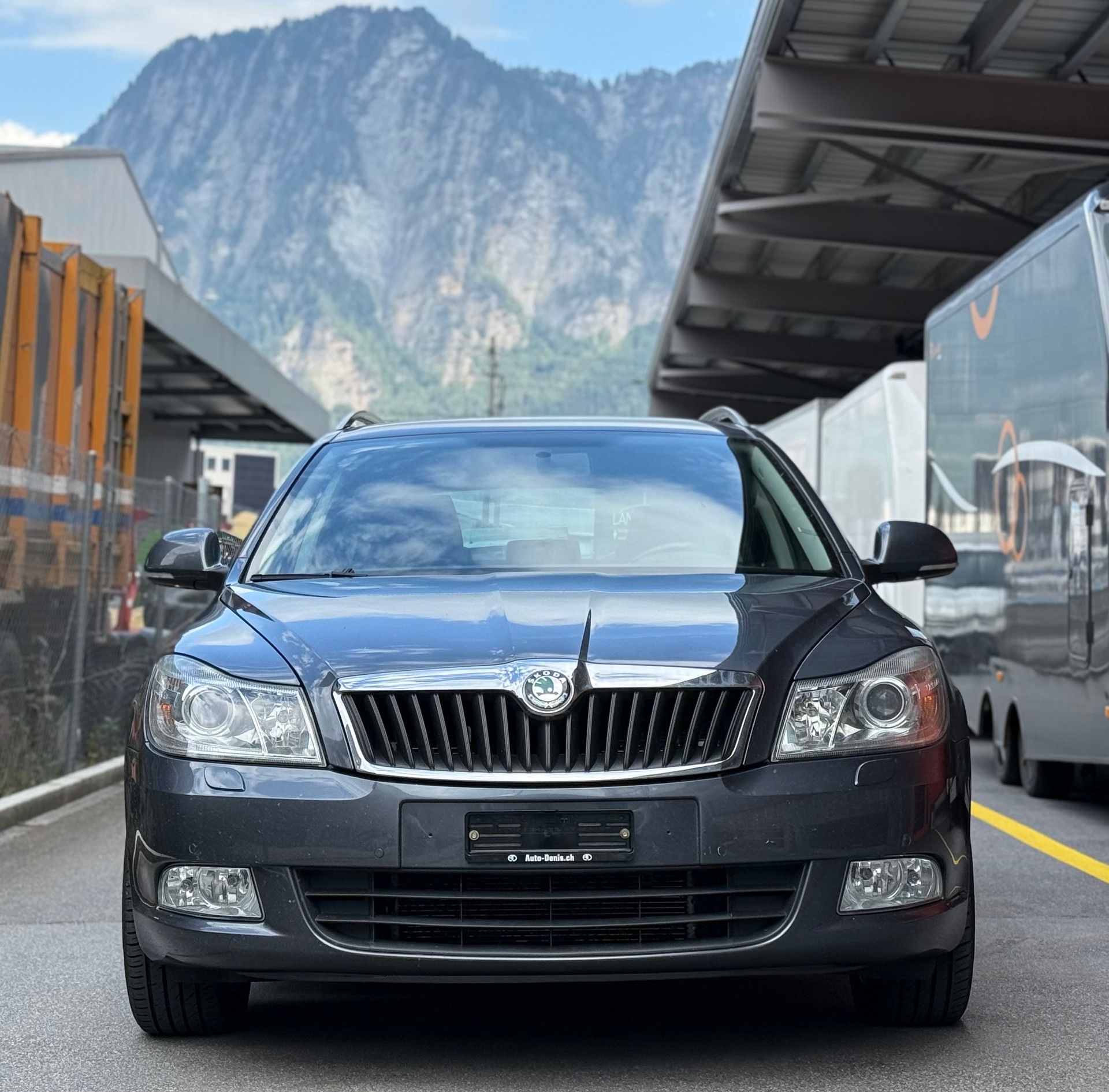 SKODA Octavia Combi 1.4 TSI Ambiente-image-1