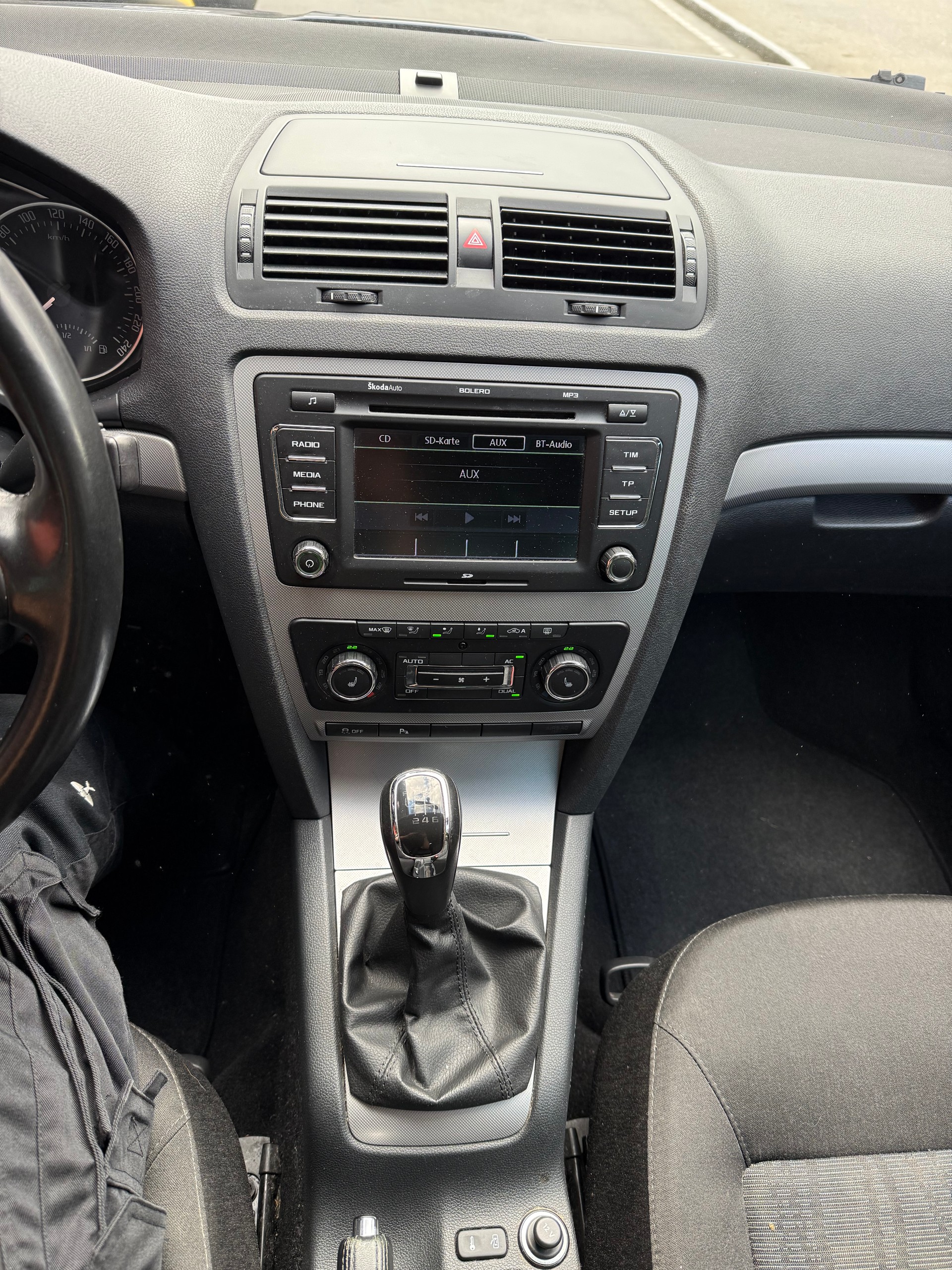 SKODA Octavia Combi 1.4 TSI Ambiente-image-14
