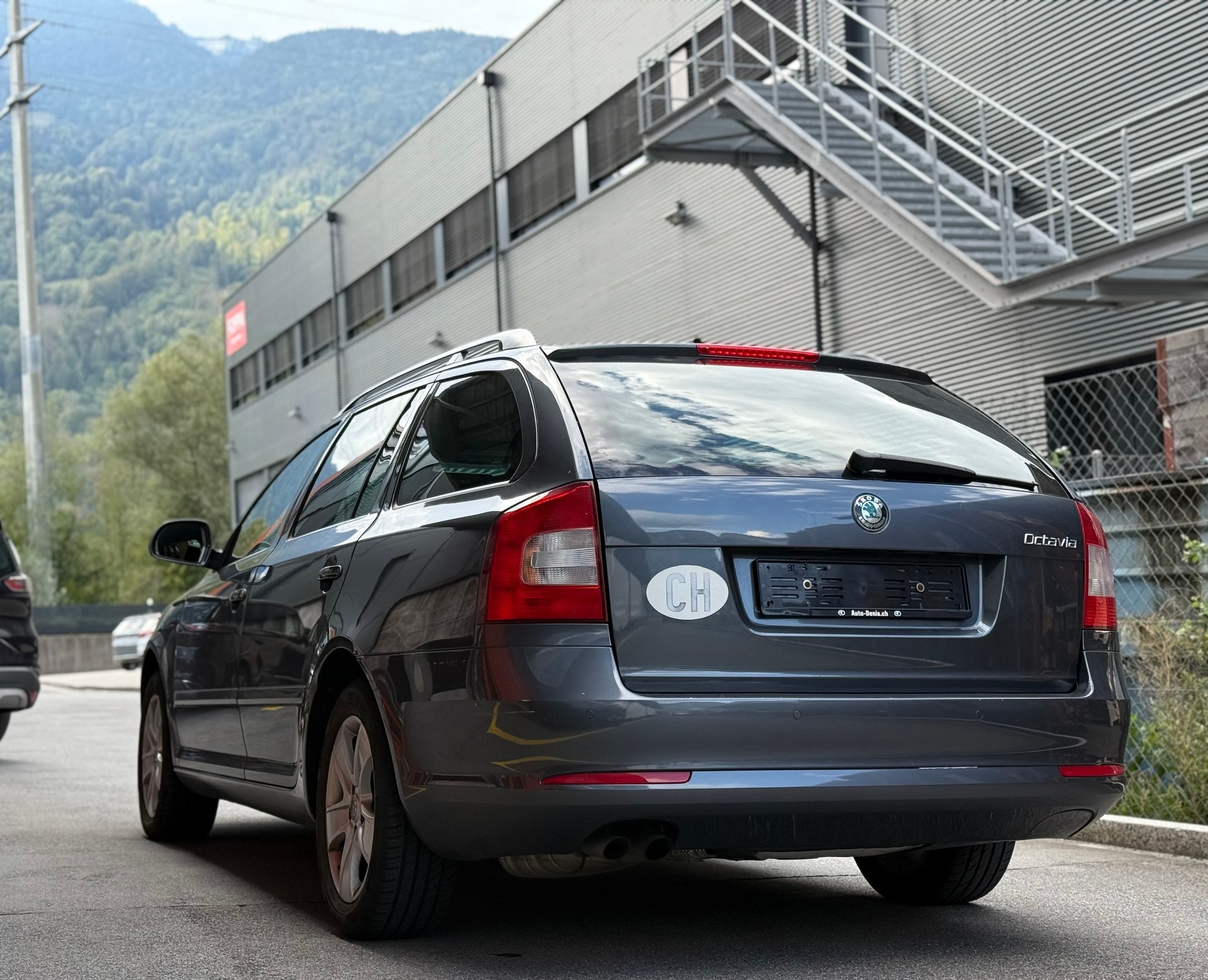 SKODA Octavia Combi 1.4 TSI Ambiente-image-5